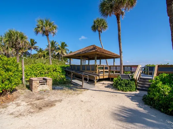 $8,000 | 300 Harbour Drive, Unit 308E, Vero Beach, FL 32963