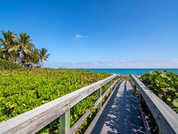 $8,000 | 300 Harbour Drive, Unit 308E, Vero Beach, FL 32963