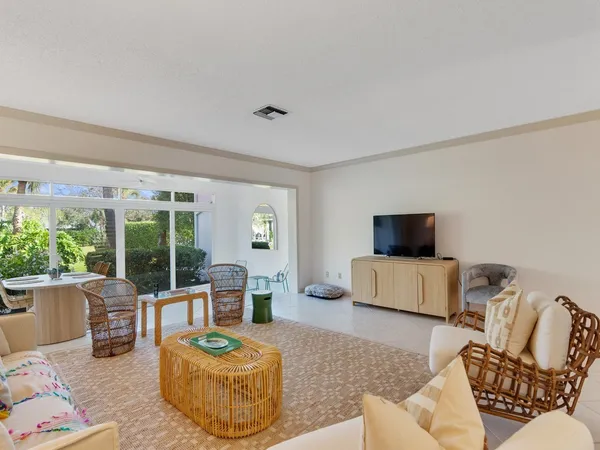 $8,000 | 300 Harbour Drive, Unit 308E, Vero Beach, FL 32963