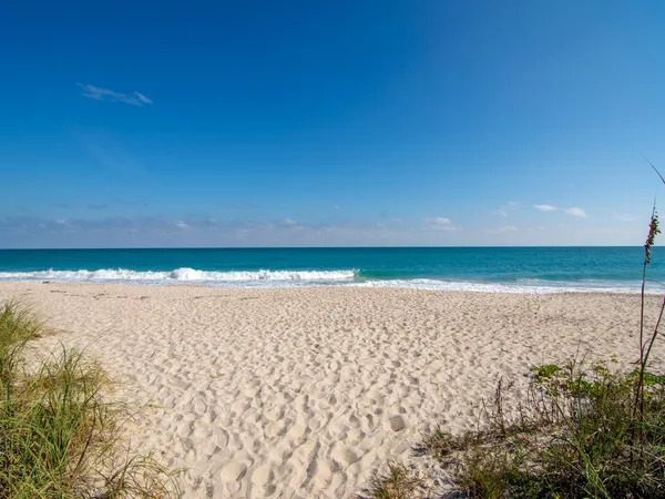 $8,000 | 300 Harbour Drive, Unit 308E, Vero Beach, FL 32963