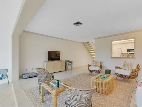 $8,000 | 300 Harbour Drive, Unit 308E, Vero Beach, FL 32963