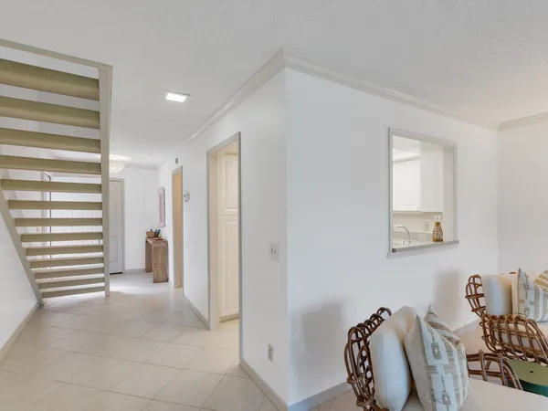 $8,000 | 300 Harbour Drive, Unit 308E, Vero Beach, FL 32963