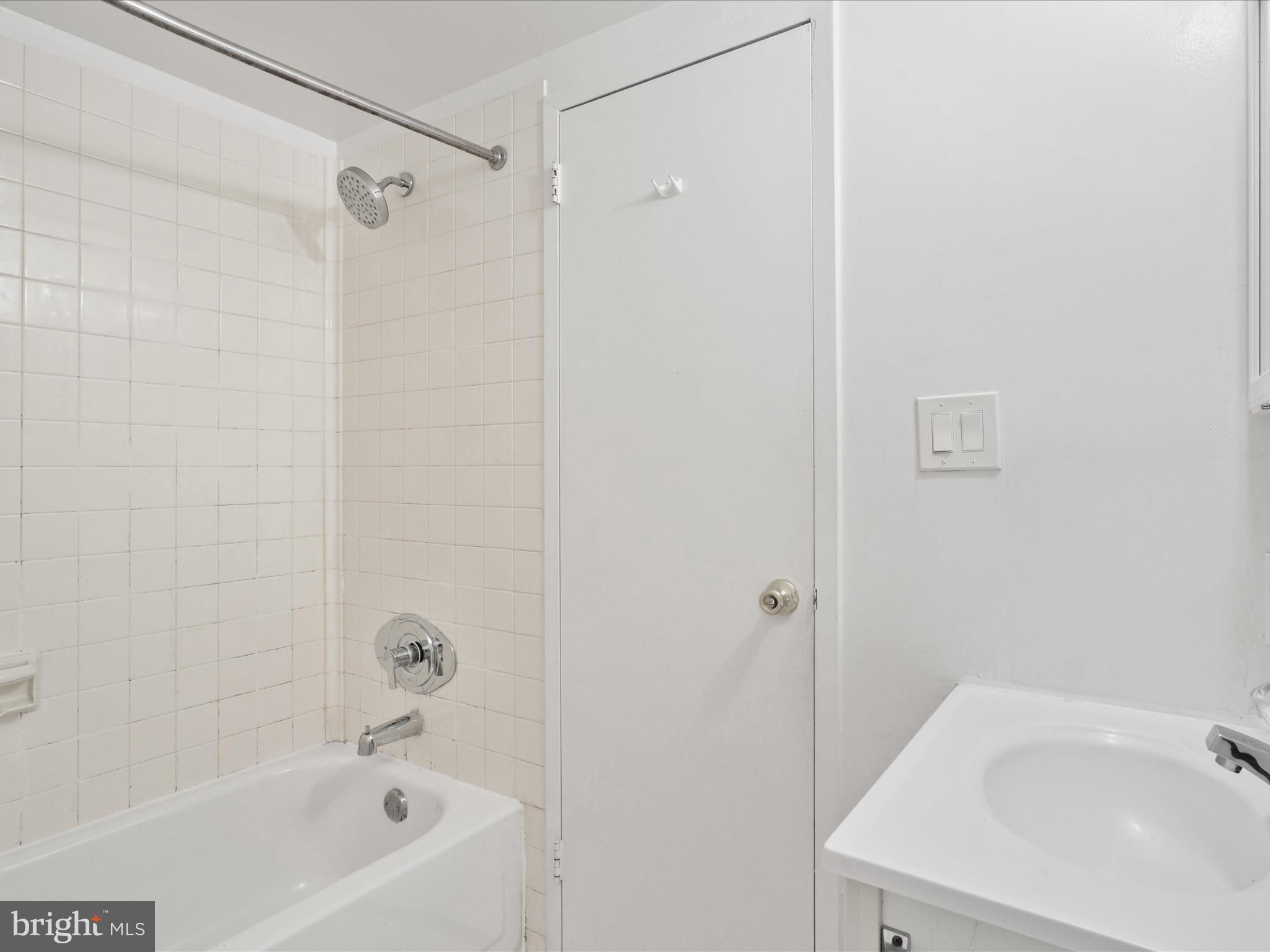 11606 Stoneview Square, Unit 11C Reston, VA 20191 - Photo 18 of 25 Gallery Image 18