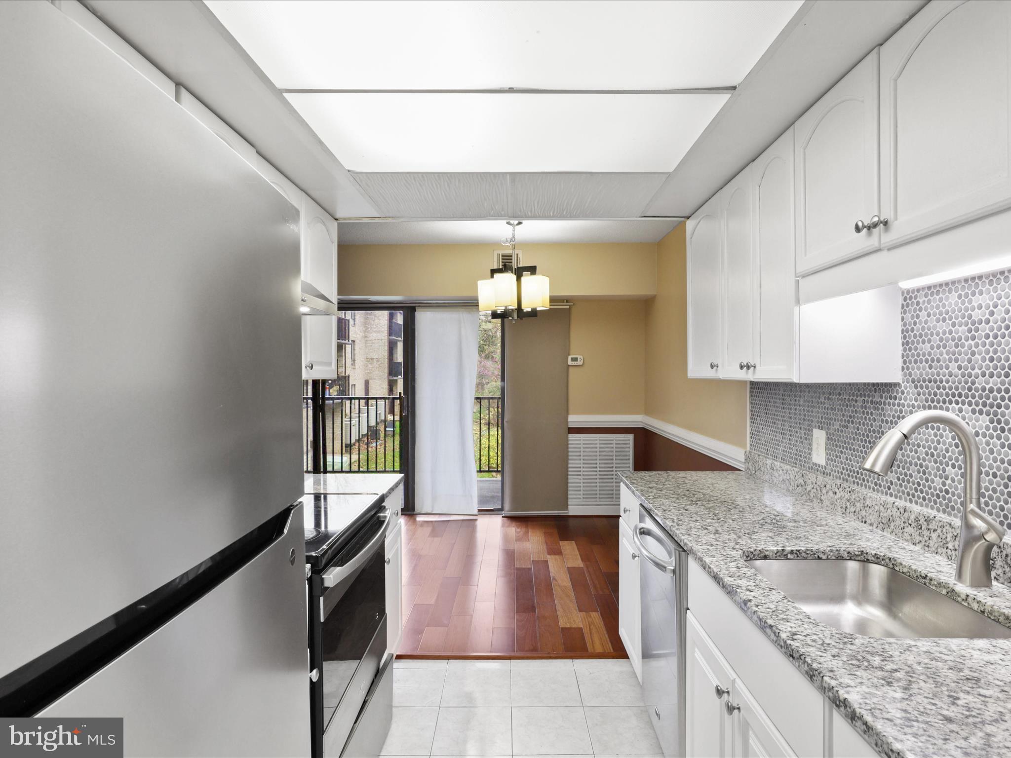 11606 Stoneview Square, Unit 11C Reston, VA 20191 - Photo 3 of 25 Gallery Image 3