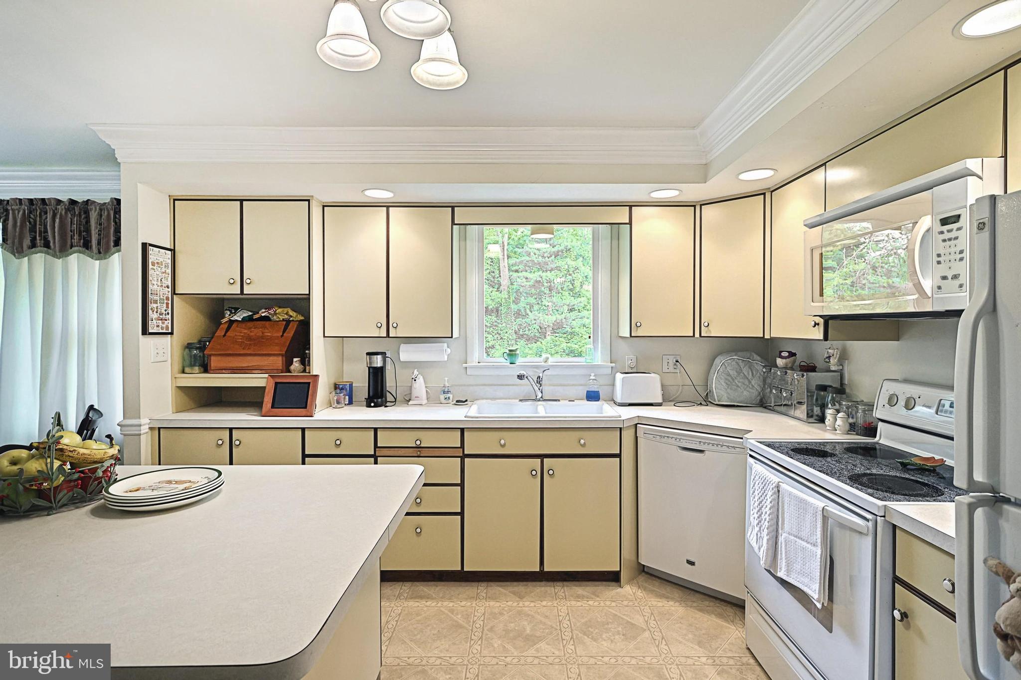 2661 Raleigh Drive York, PA 17402 - Photo 13 of 25 Kitchen