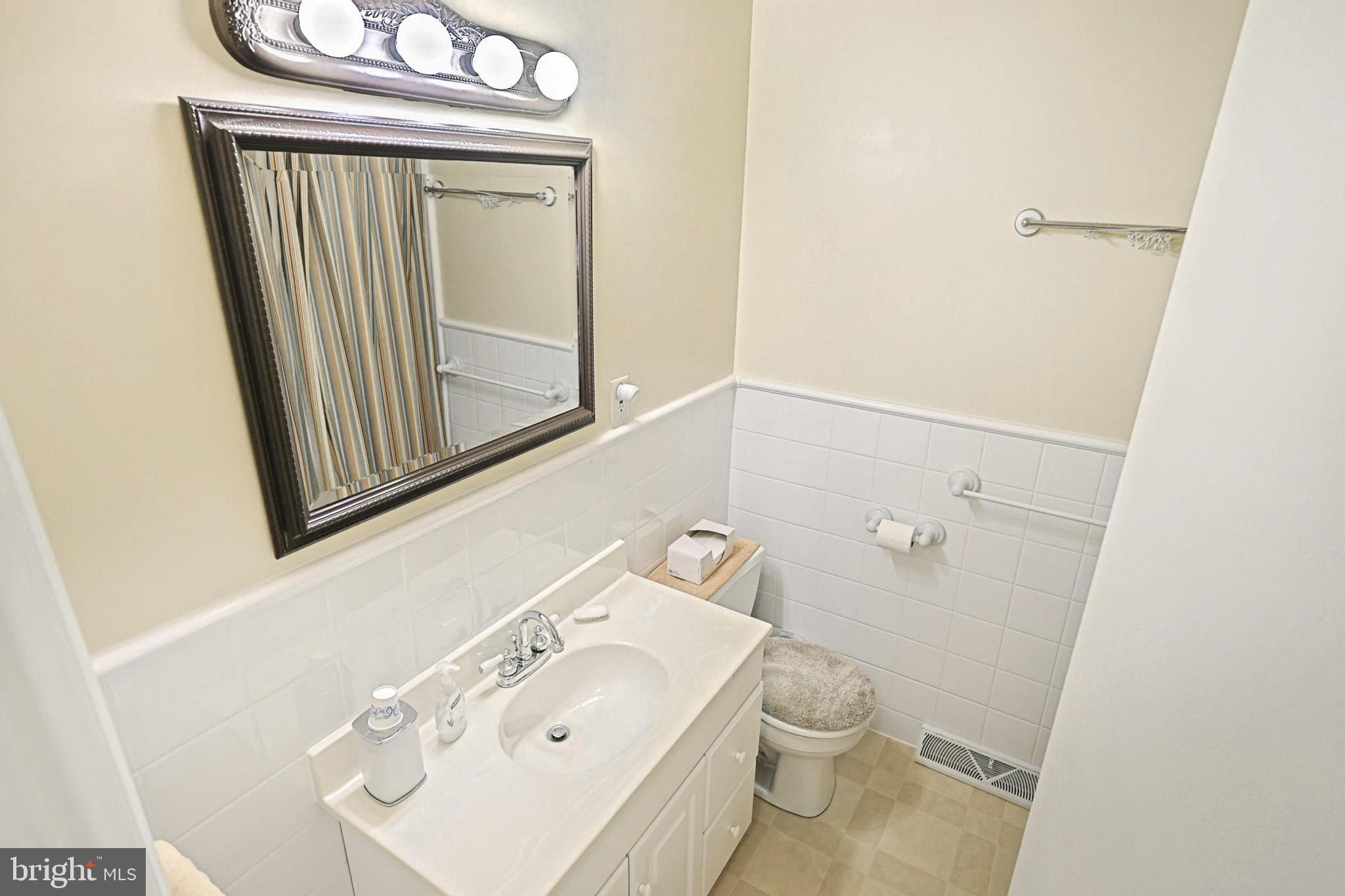 2661 Raleigh Drive York, PA 17402 - Photo 19 of 25 Hall Bath