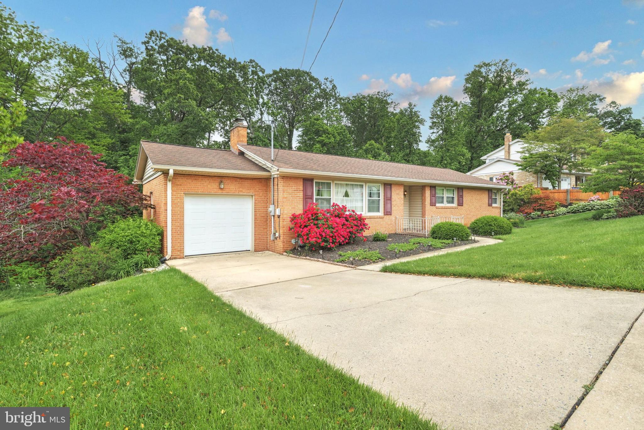 2661 Raleigh Drive York, PA 17402 - Photo 2 of 25 Concrete driveway