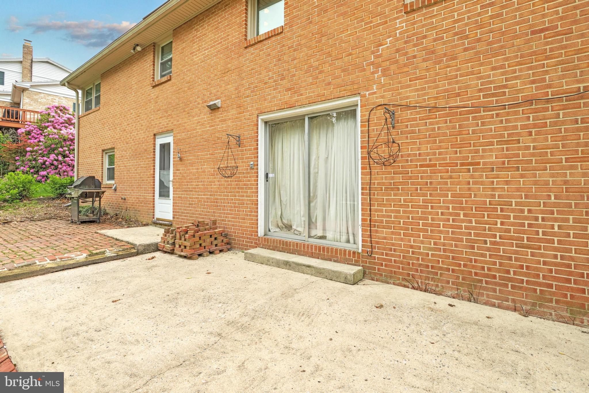 2661 Raleigh Drive York, PA 17402 - Photo 7 of 25 Sliders to patio from FR