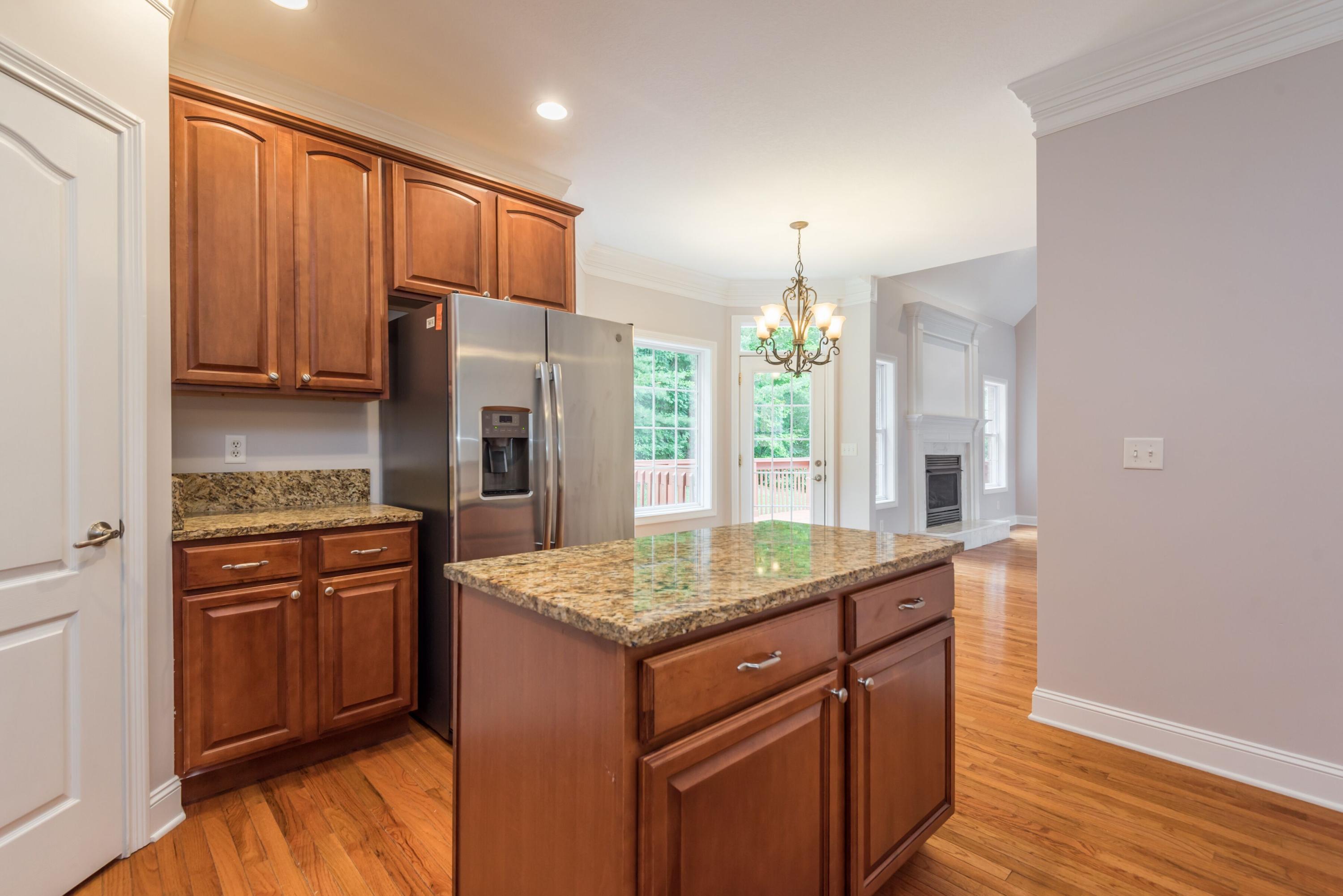 916 Crown Ridge Ln, Powell, TN 37849 - Photo 14 of 40 vod64yDA