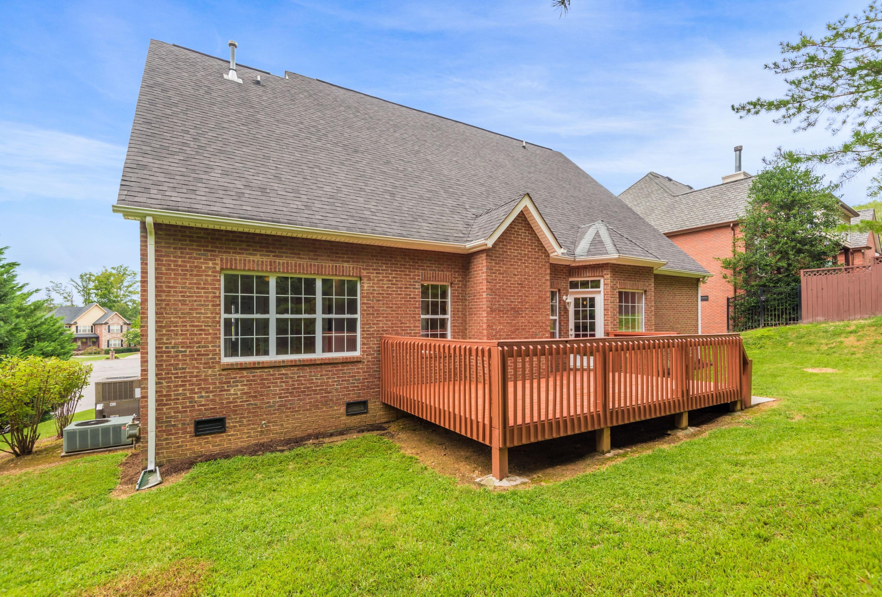 916 Crown Ridge Ln, Powell, TN 37849 - Photo 36 of 40 mc0a6Jxw