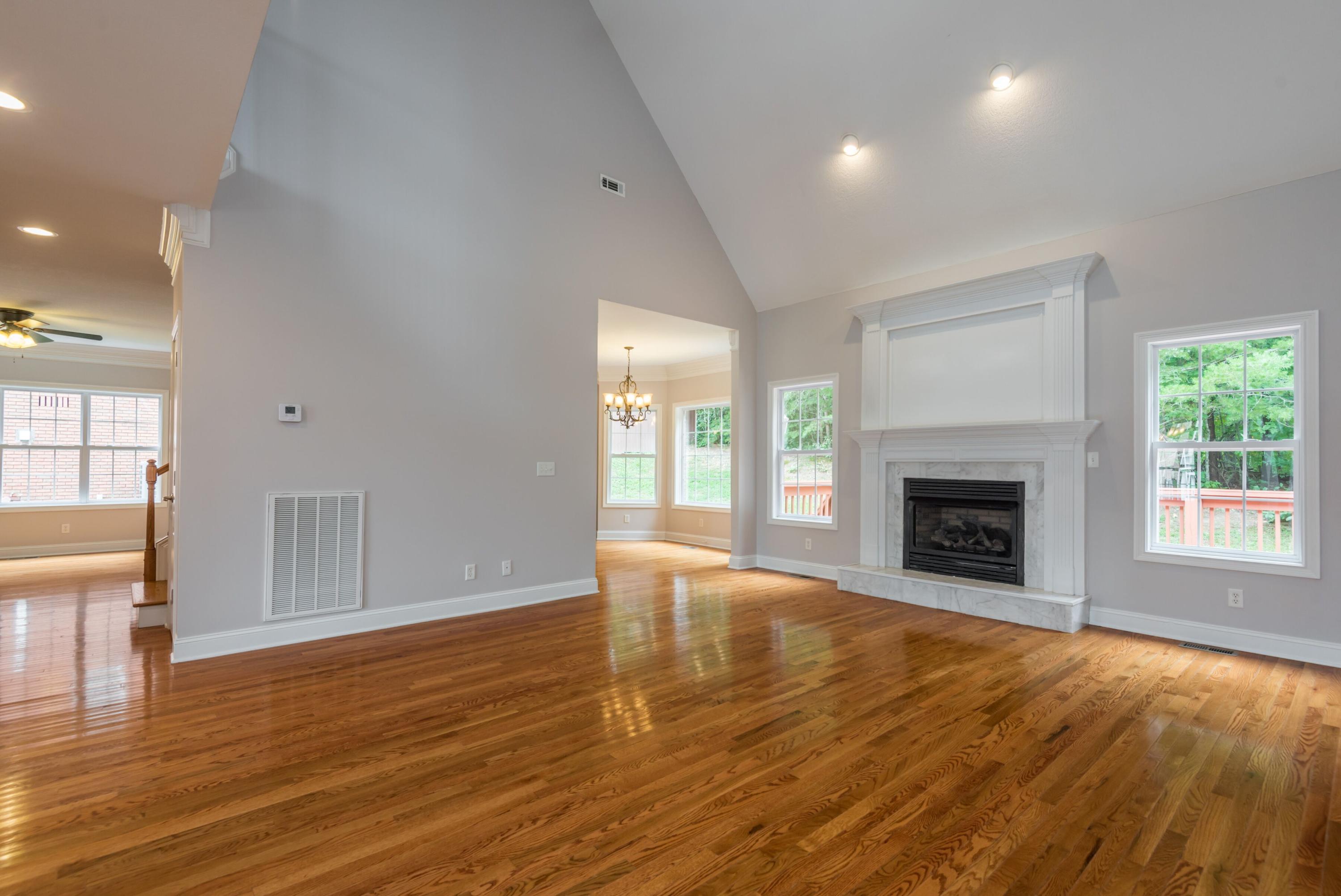 916 Crown Ridge Ln, Powell, TN 37849 - Photo 5 of 40 WgkKrgFA