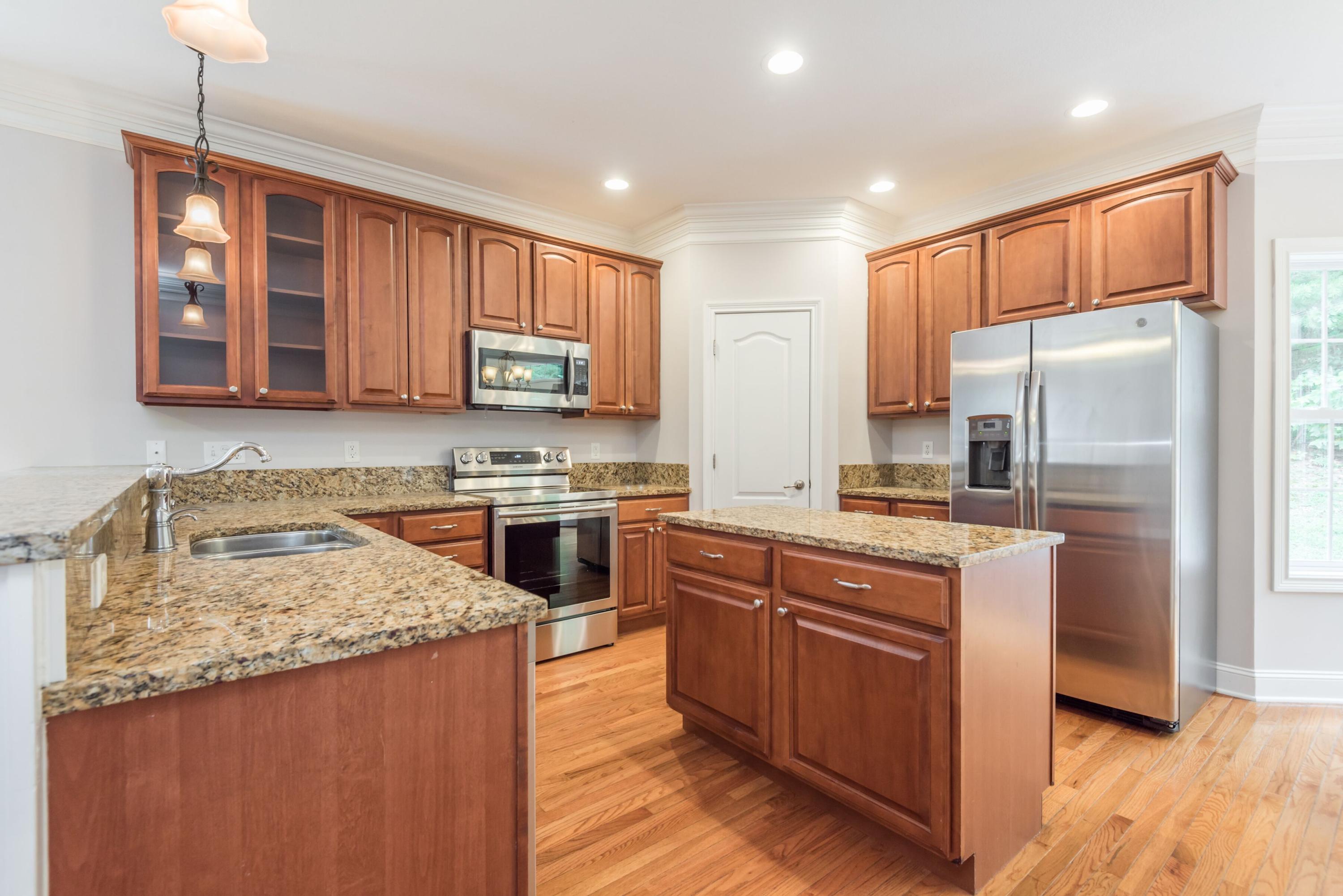 916 Crown Ridge Ln, Powell, TN 37849 - Photo 10 of 40 VUv5q2mg