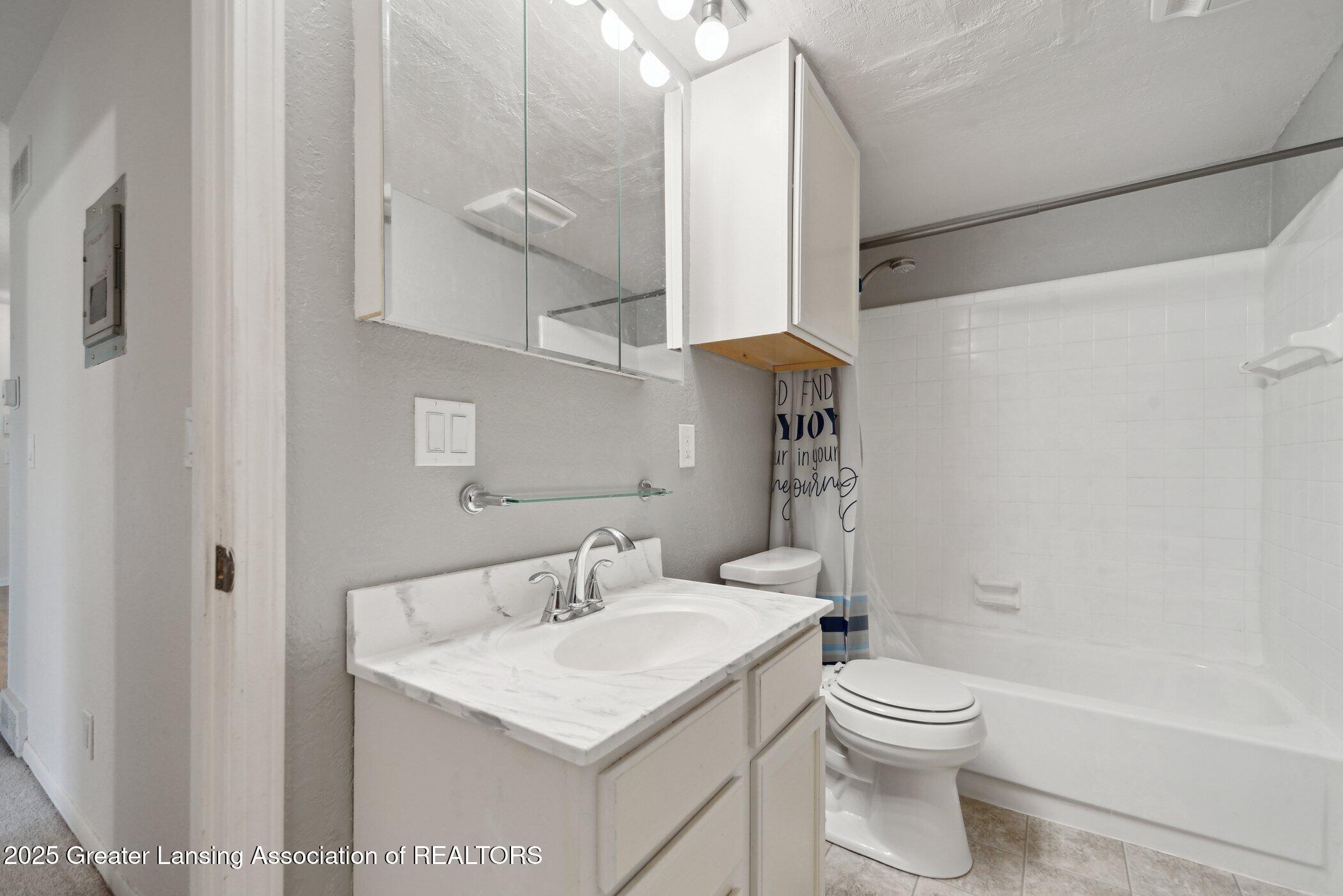 1747 Maple Ridge Road, Unit 15 Haslett, MI 48840 - Photo 14 of 22 1747-Maple-Ridge-Rd-Apt-15-WindowStill-R