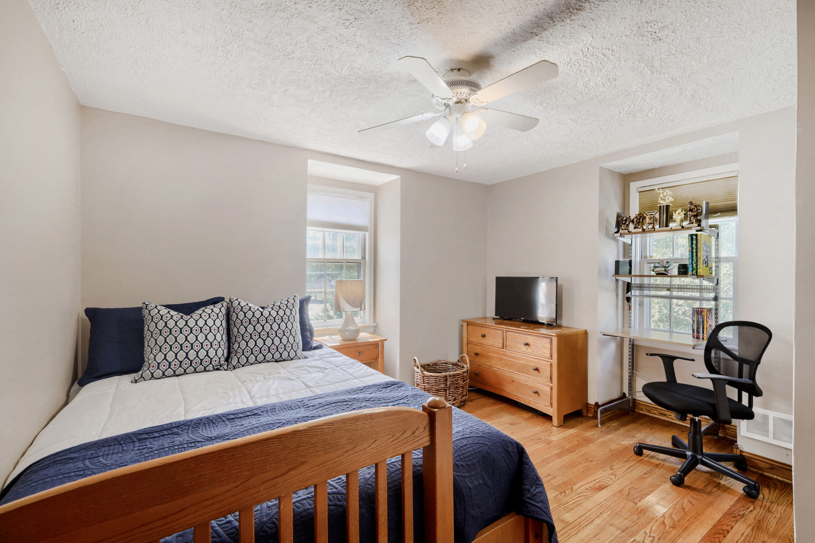 693 Spring Road Elmhurst, IL 60126 - Photo 15 of 31 Gallery Image 15
