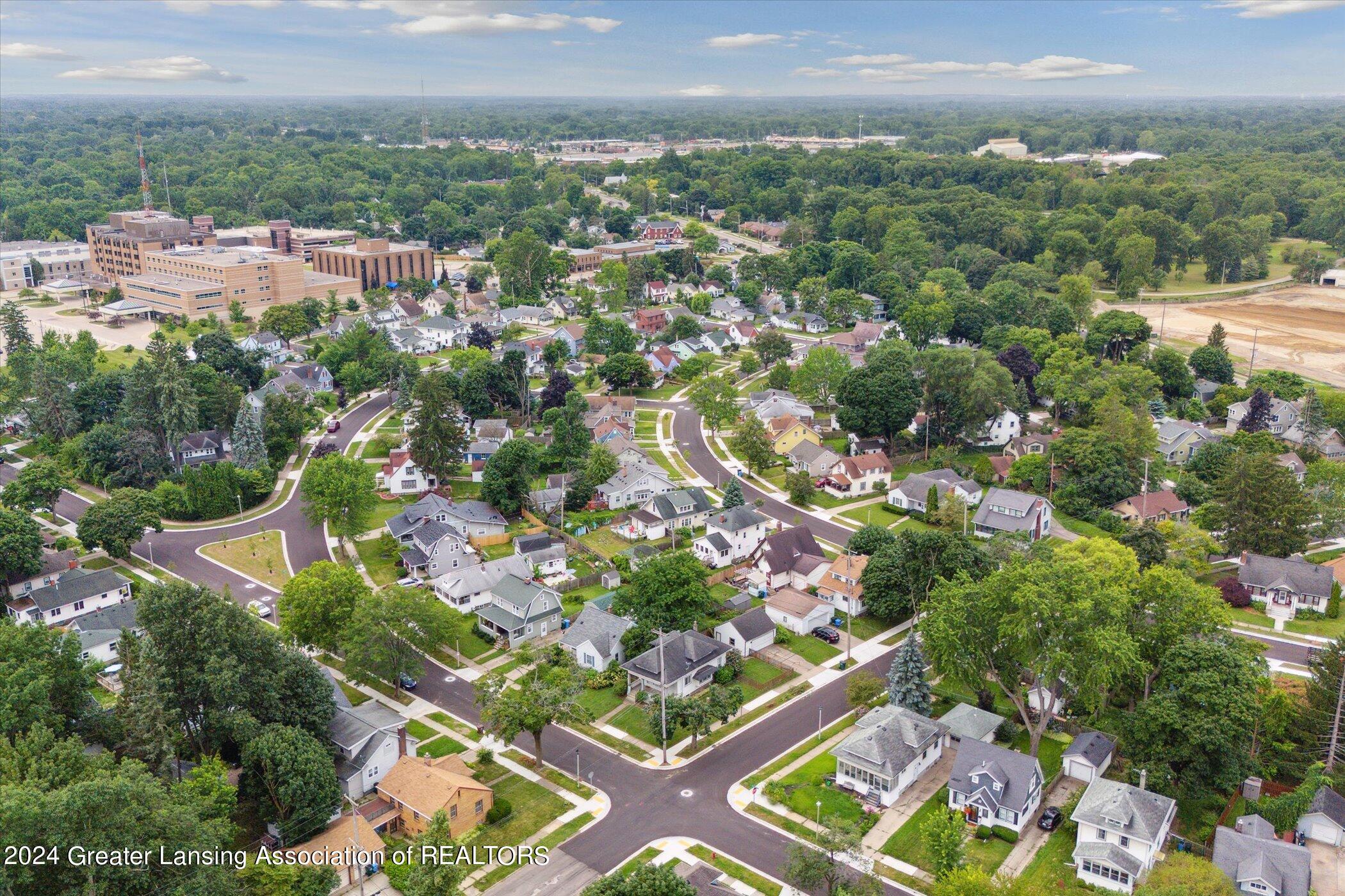 2400 Strathmore Road Lansing, MI 48910 - Photo 42 of 44 09-2400-Strathmore-Rd-Lansing-MI-48910-W