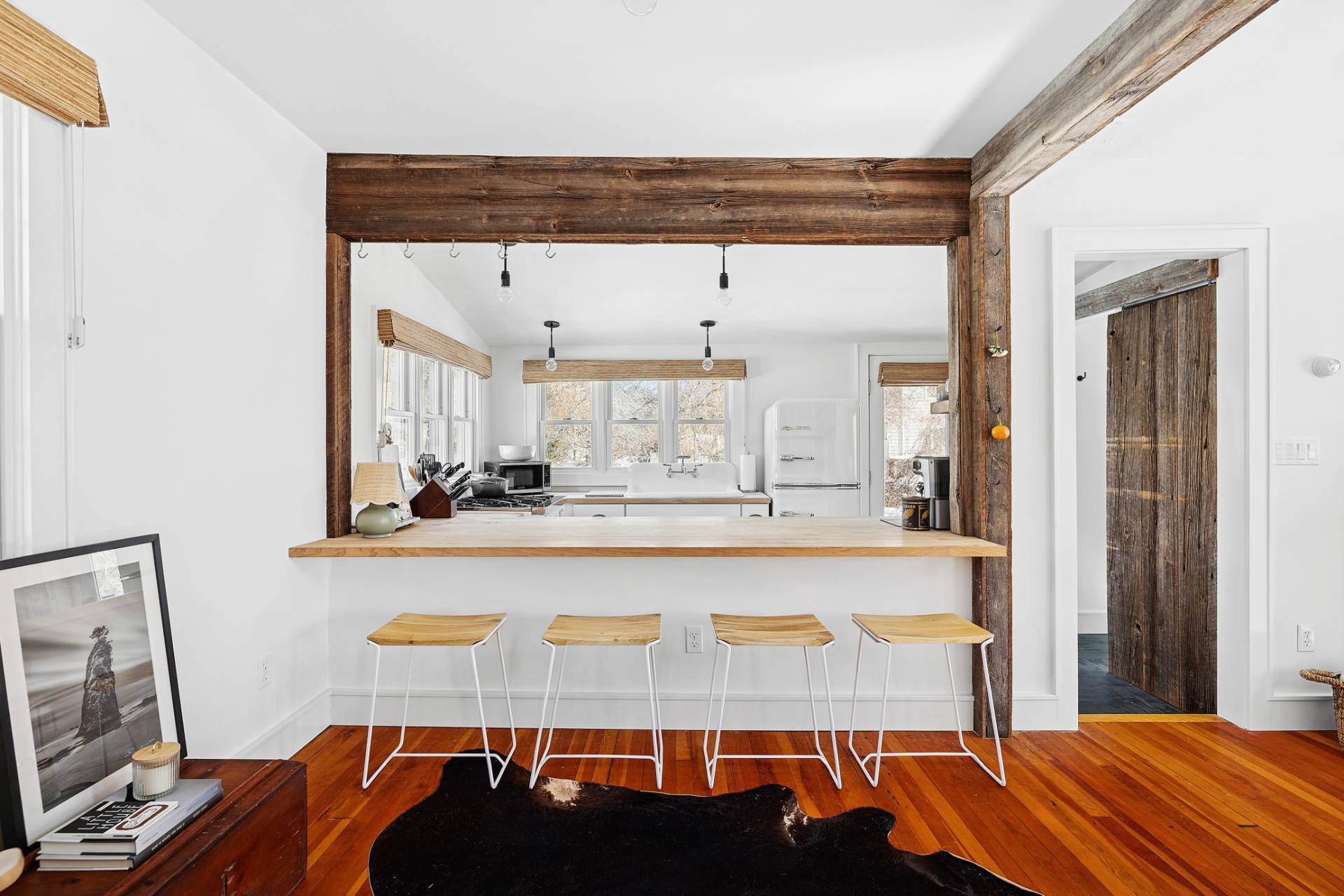 12 Jackson Road Montauk, NY 11954 - Photo 11 of 38 a view of a room with table and chairs