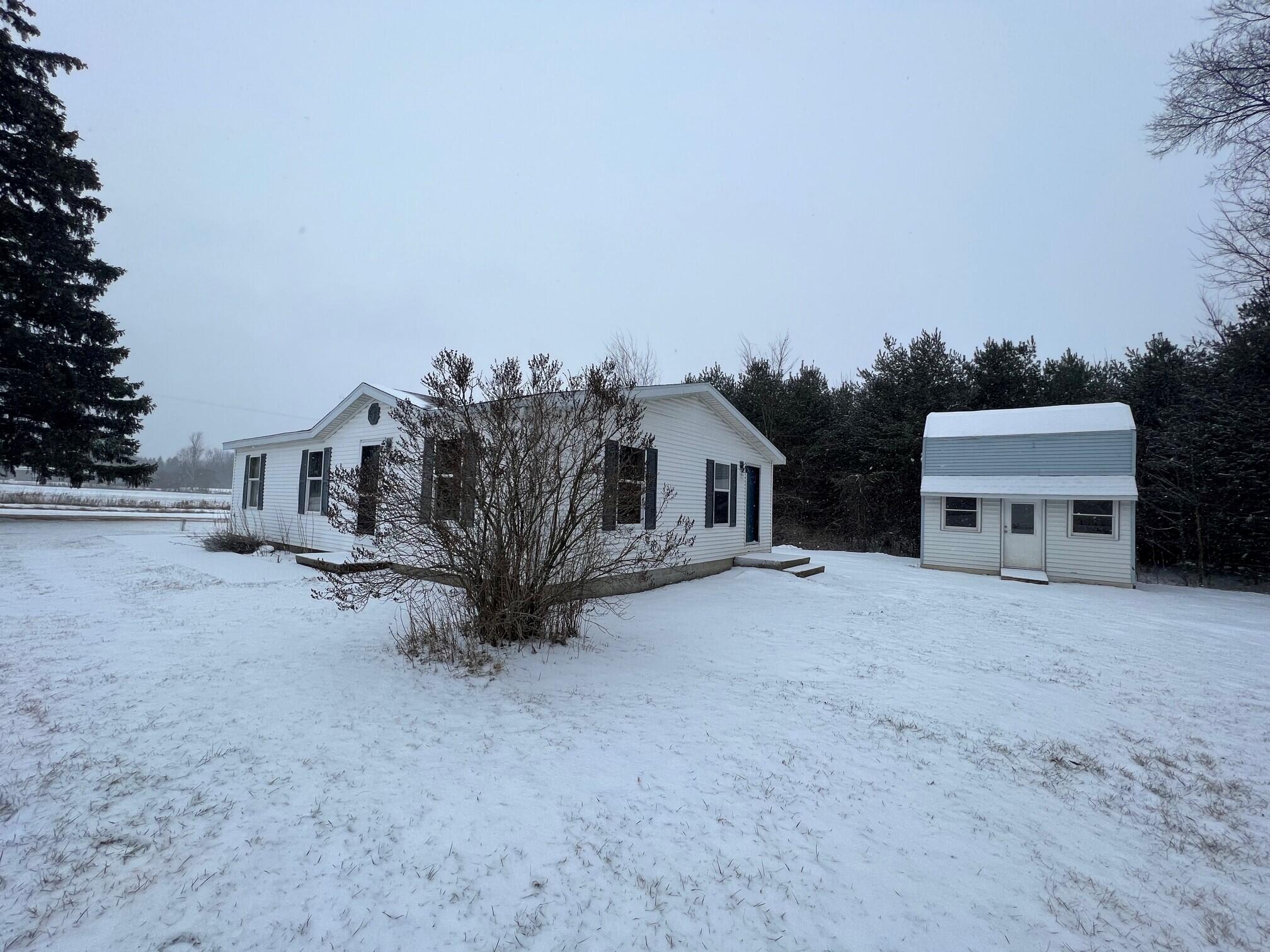 5512 Sullivan Road Gladwin, MI 48624 - Photo 2 of 7 Gallery Image 2
