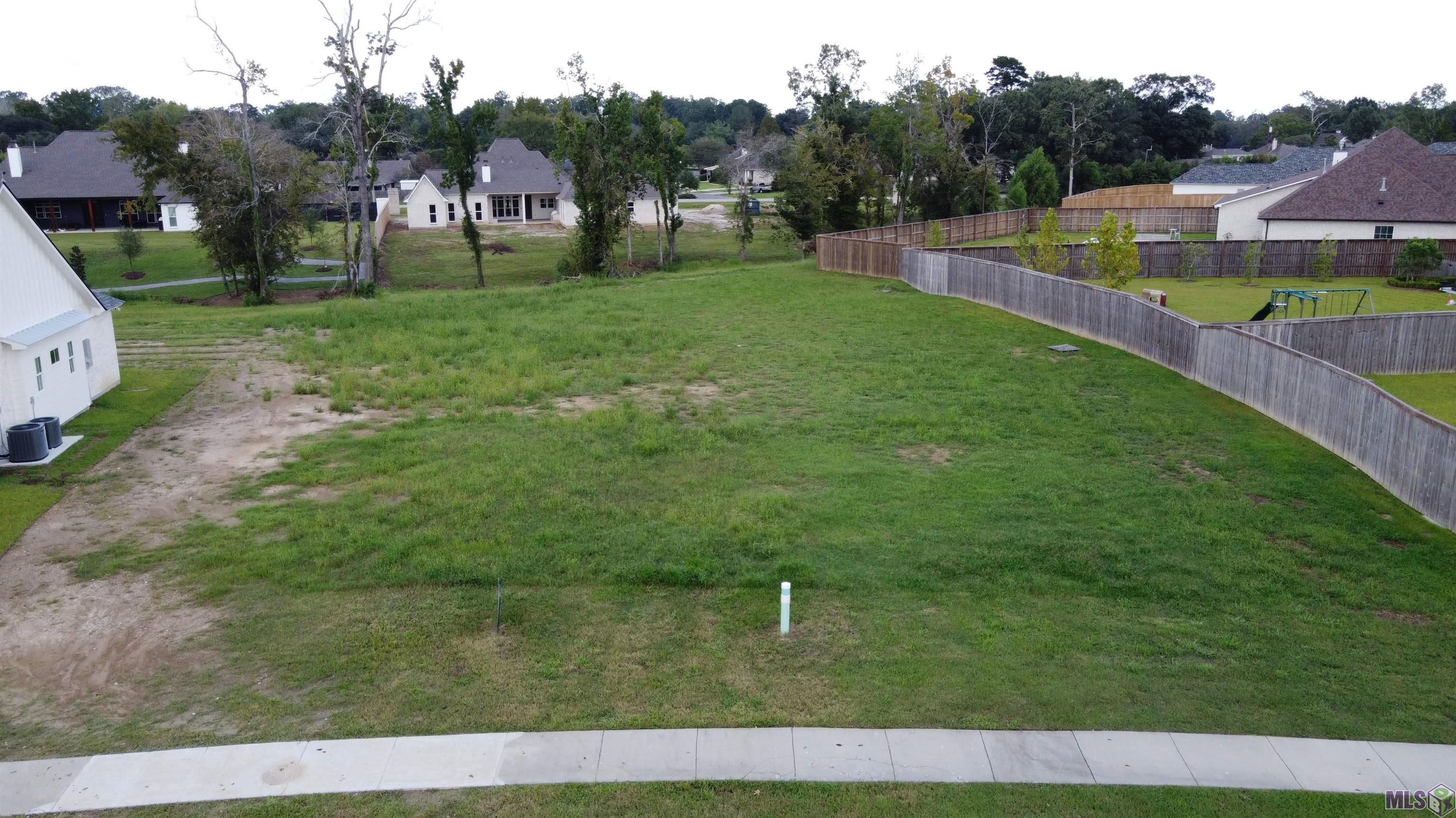 18523 Sanctuary Avenue Baton Rouge, LA 70817 - Photo 3 of 9
