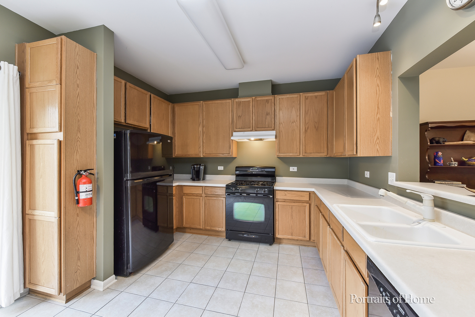 3464 Ravinia Circle Aurora, IL 60504 - Photo 10 of 22 a kitchen with a refrigerator sink and stove