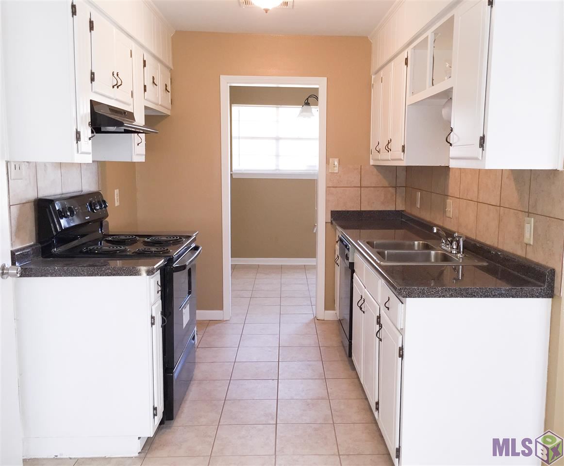 11631 Hallmark Drive Baton Rouge, LA 70807 - Photo 3 of 16 kitchen view 2
