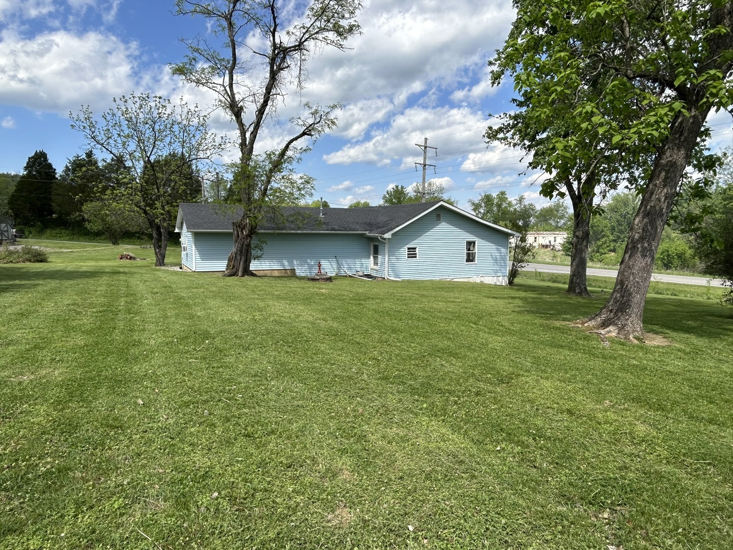 1 Bushwack Road Golconda, IL 62938 - Photo 6 of 38 a view of a house with a yard