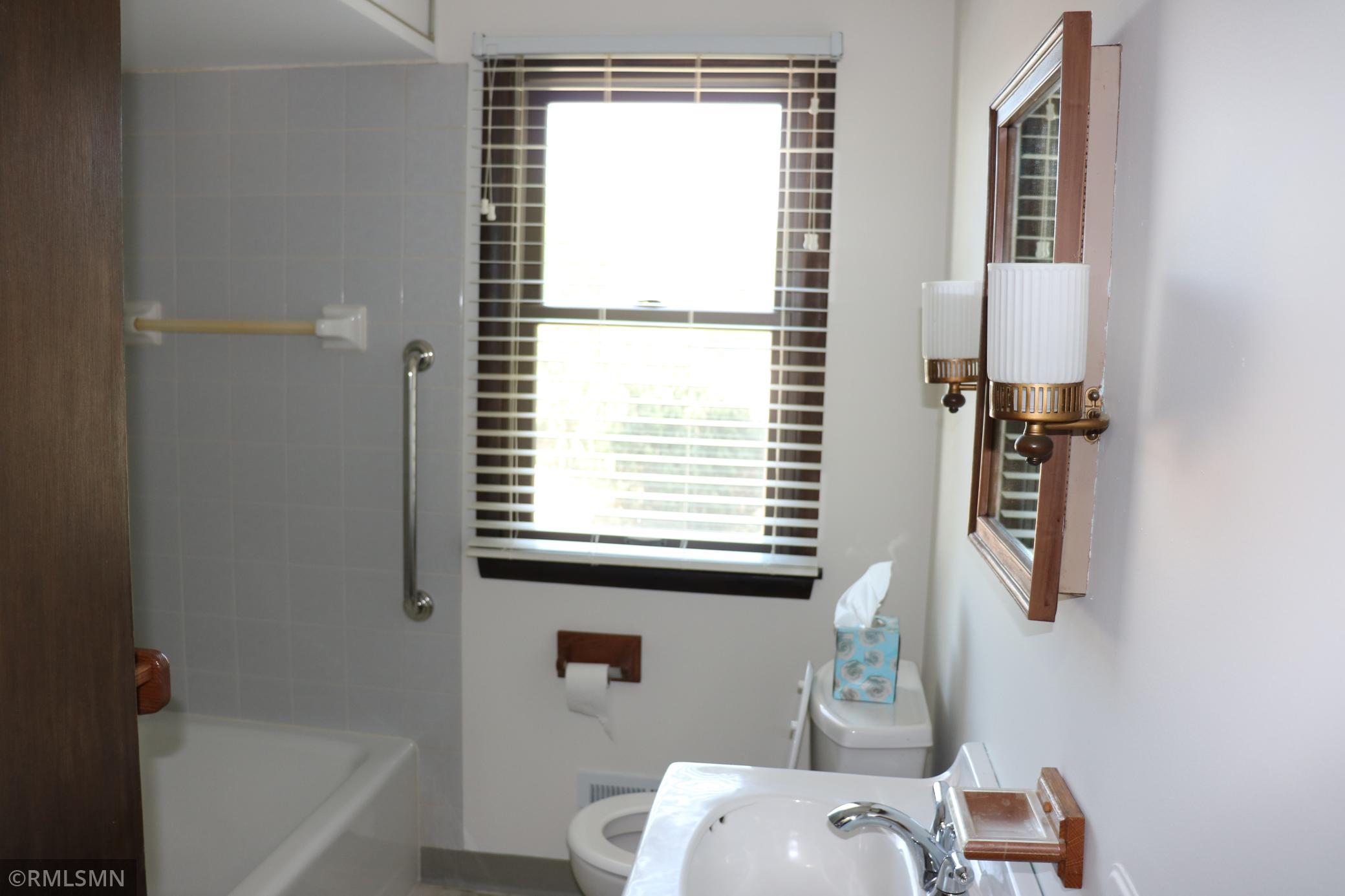 4301 Northeast 2nd Street Columbia Heights, MN 55421 - Photo 14 of 31