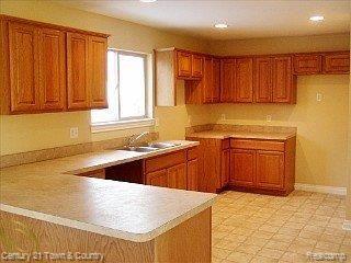 3259 East 11 Mile Road, Unit 9 Warren, MI 48092 - Photo 3 of 14 SHARP KITCHEN