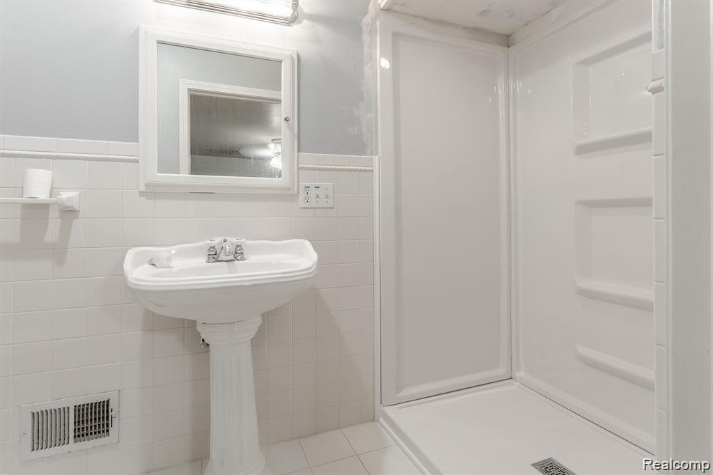 1263 Whittier Road Grosse Pointe Park, MI 48230 - Photo 27 of 39