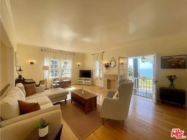 $12,900 | 423 Ocean, Unit 2, Santa Monica, CA 90403