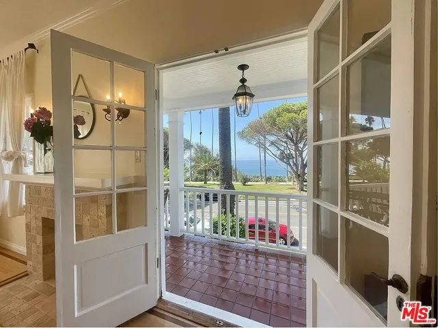 $12,900 | 423 Ocean, Unit 2, Santa Monica, CA 90403