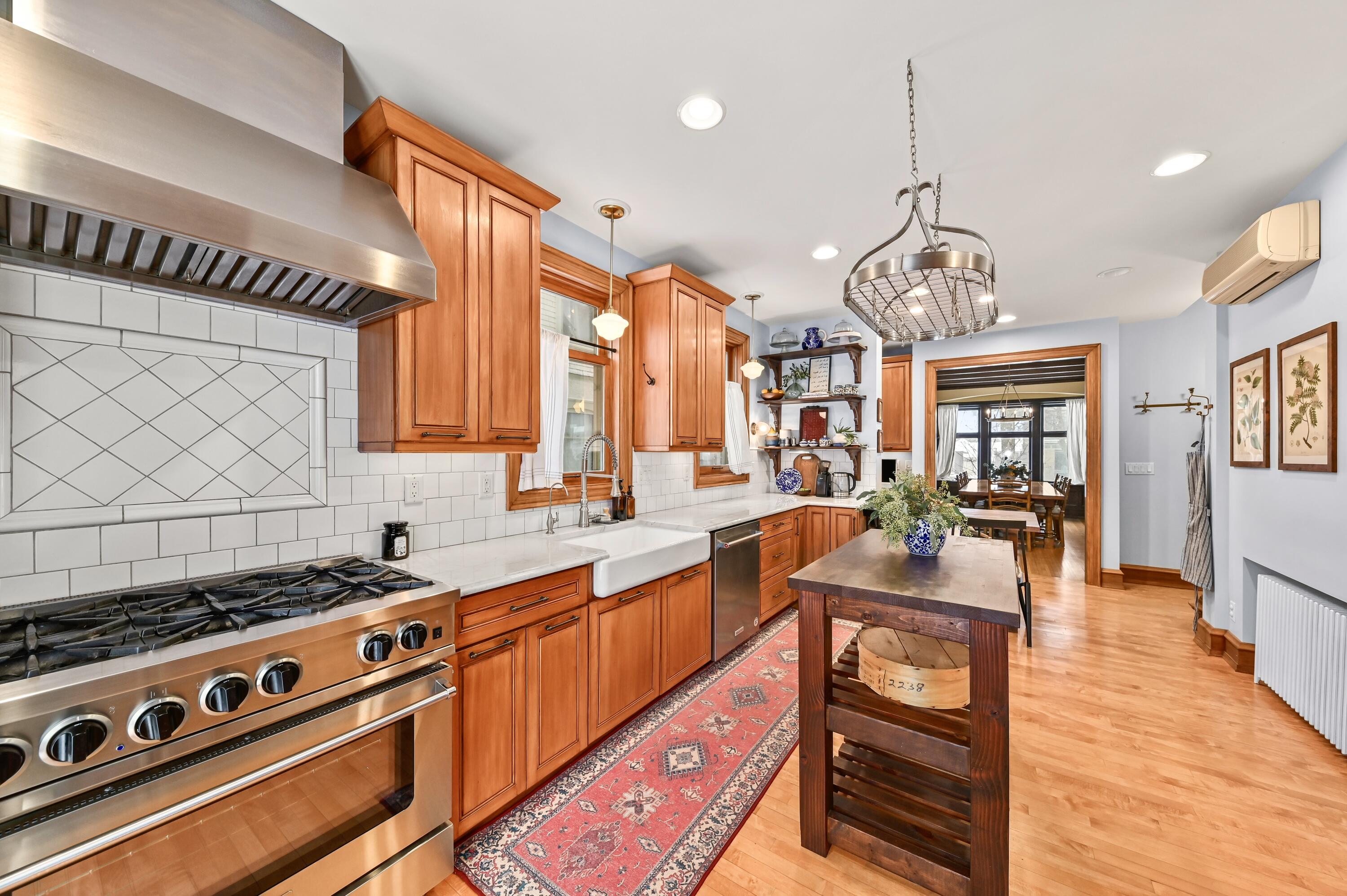 2963 North Summit Avenue Milwaukee, WI 53211 - Photo 14 of 39 Kitchen