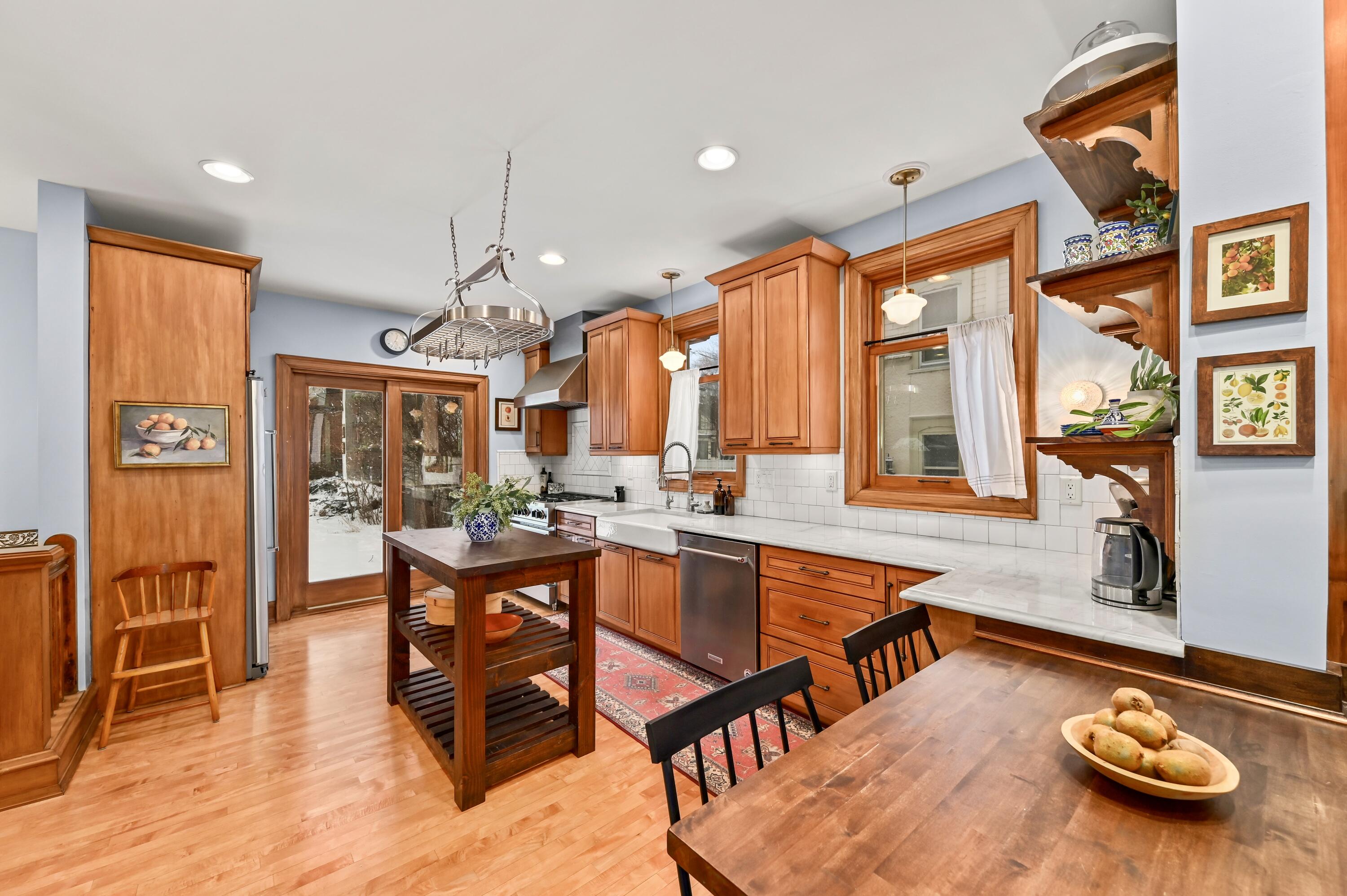 2963 North Summit Avenue Milwaukee, WI 53211 - Photo 15 of 39 Kitchen