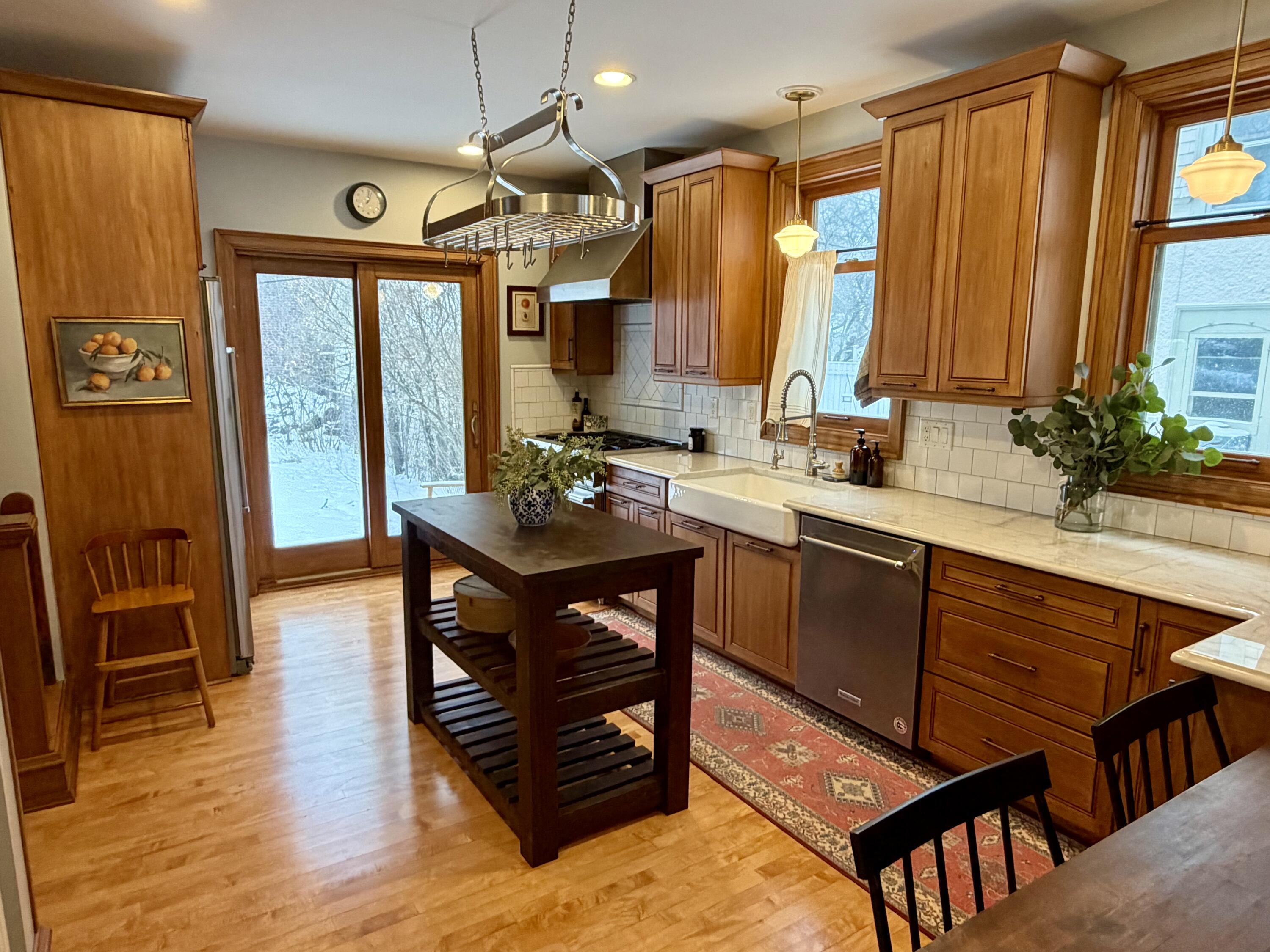 2963 North Summit Avenue Milwaukee, WI 53211 - Photo 16 of 39 Kitchen