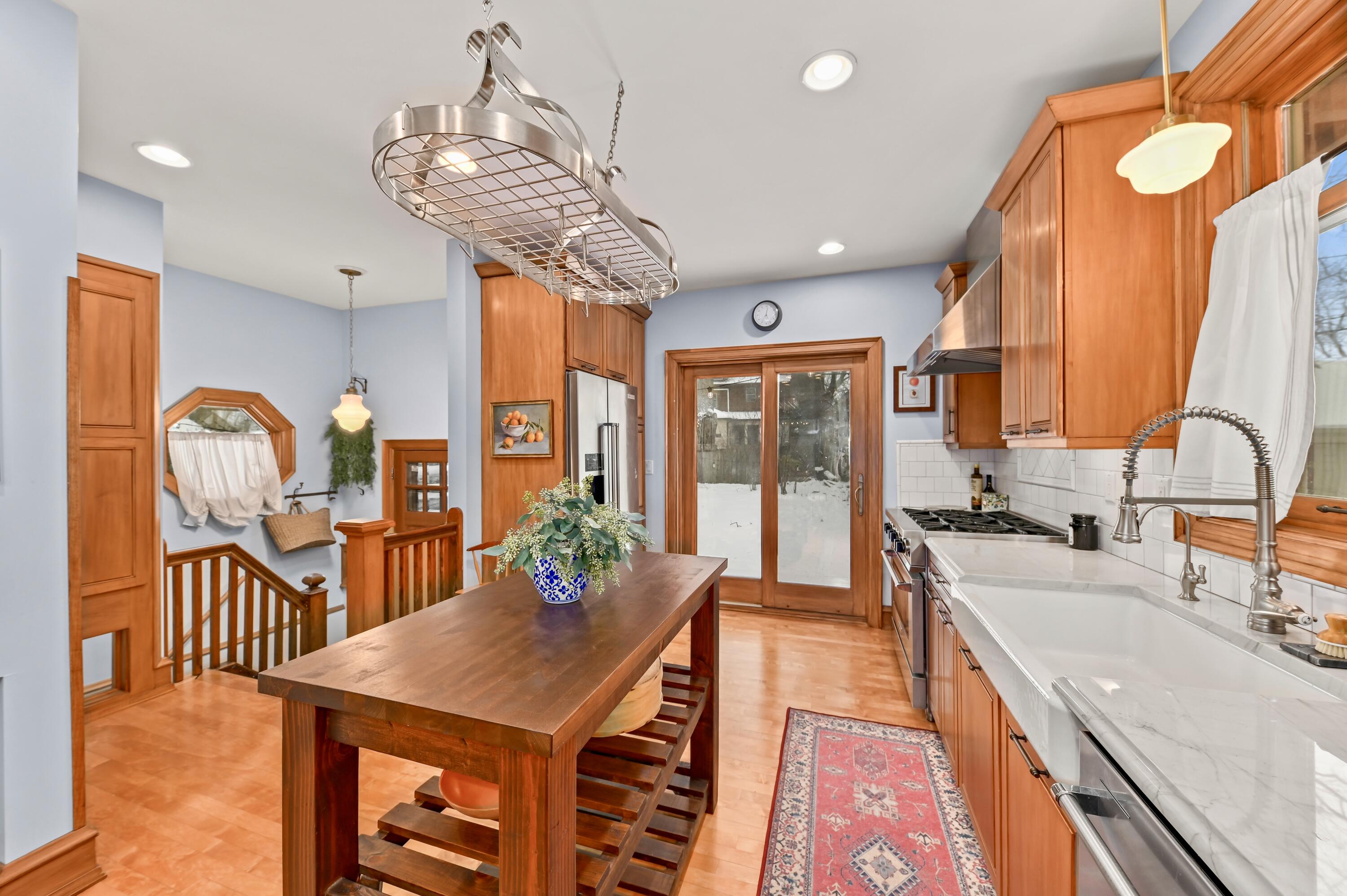 2963 North Summit Avenue Milwaukee, WI 53211 - Photo 18 of 39 Kitchen