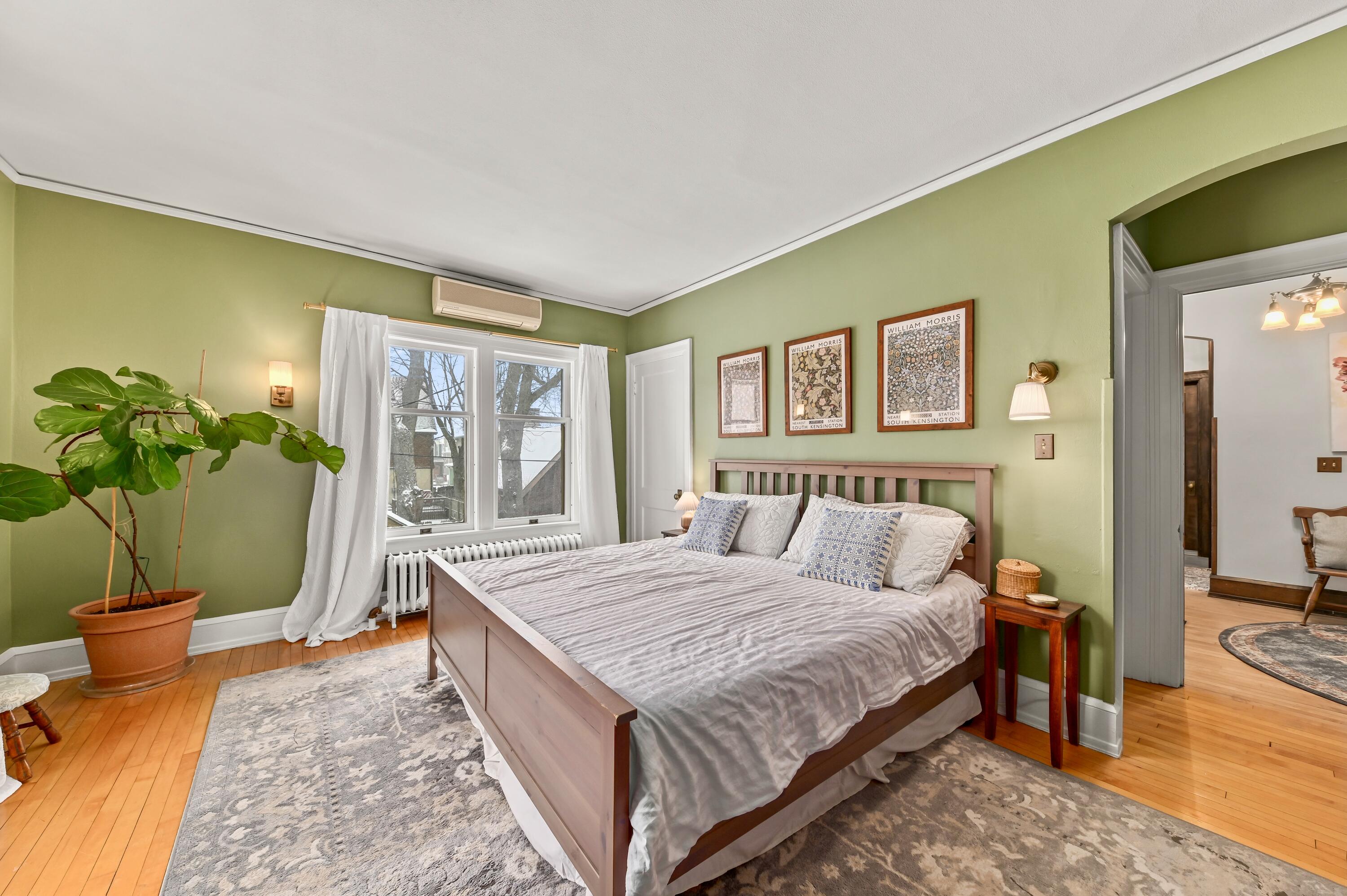 2963 North Summit Avenue Milwaukee, WI 53211 - Photo 20 of 39 2nd Floor Bedroom