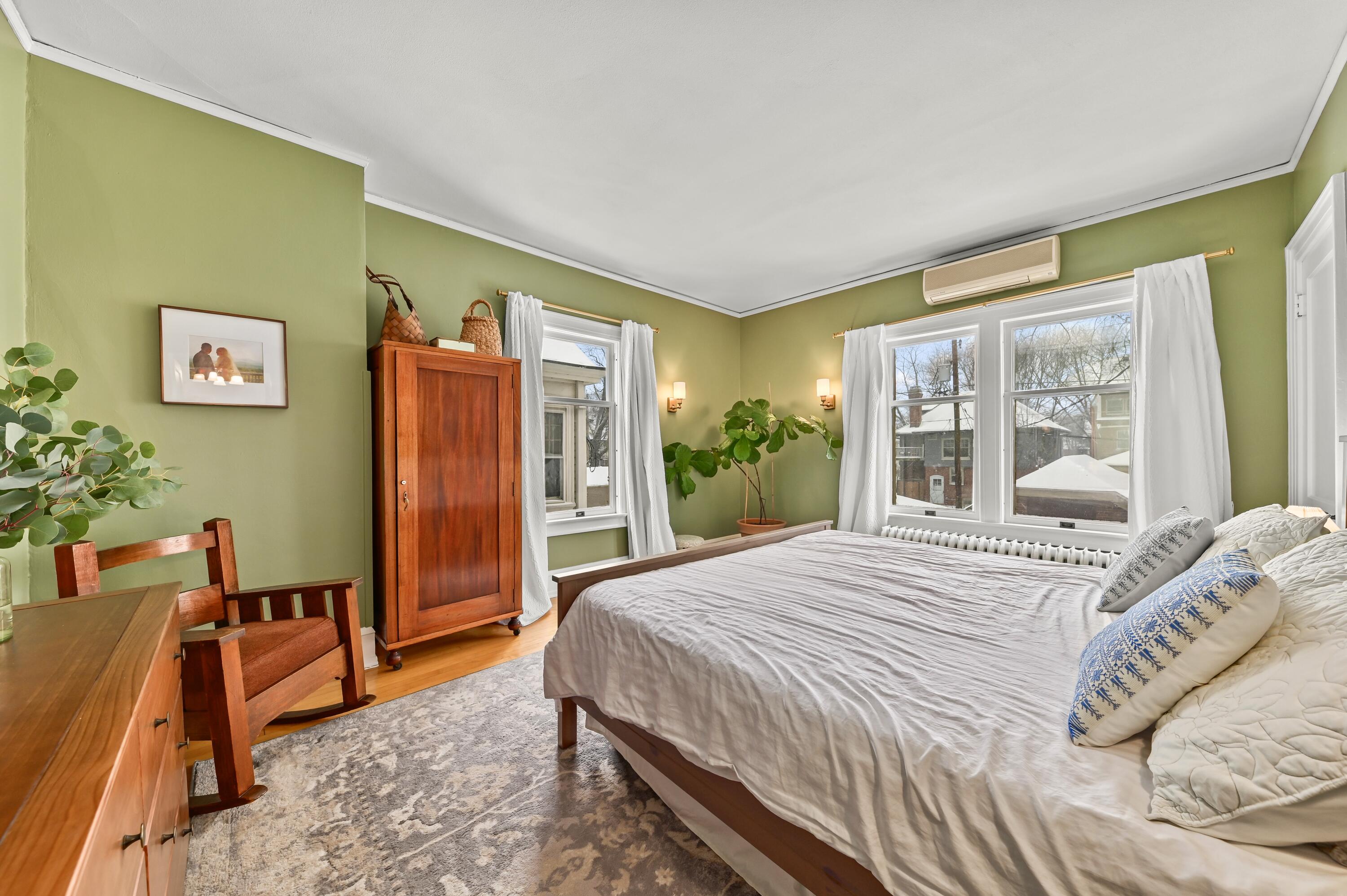 2963 North Summit Avenue Milwaukee, WI 53211 - Photo 21 of 39 Second Floor Bedroom