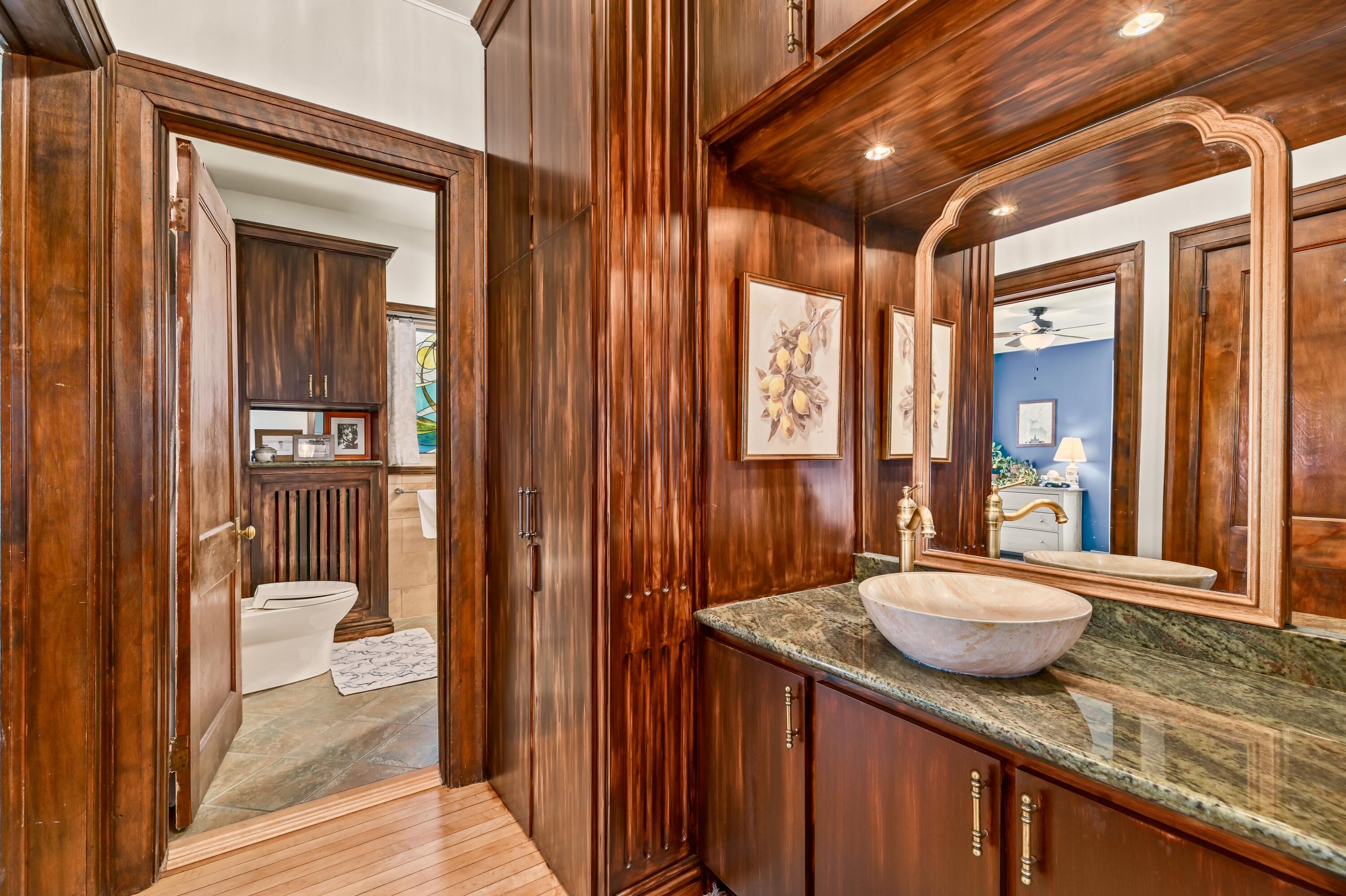 2963 North Summit Avenue Milwaukee, WI 53211 - Photo 23 of 39 2nd Floor Bathroom