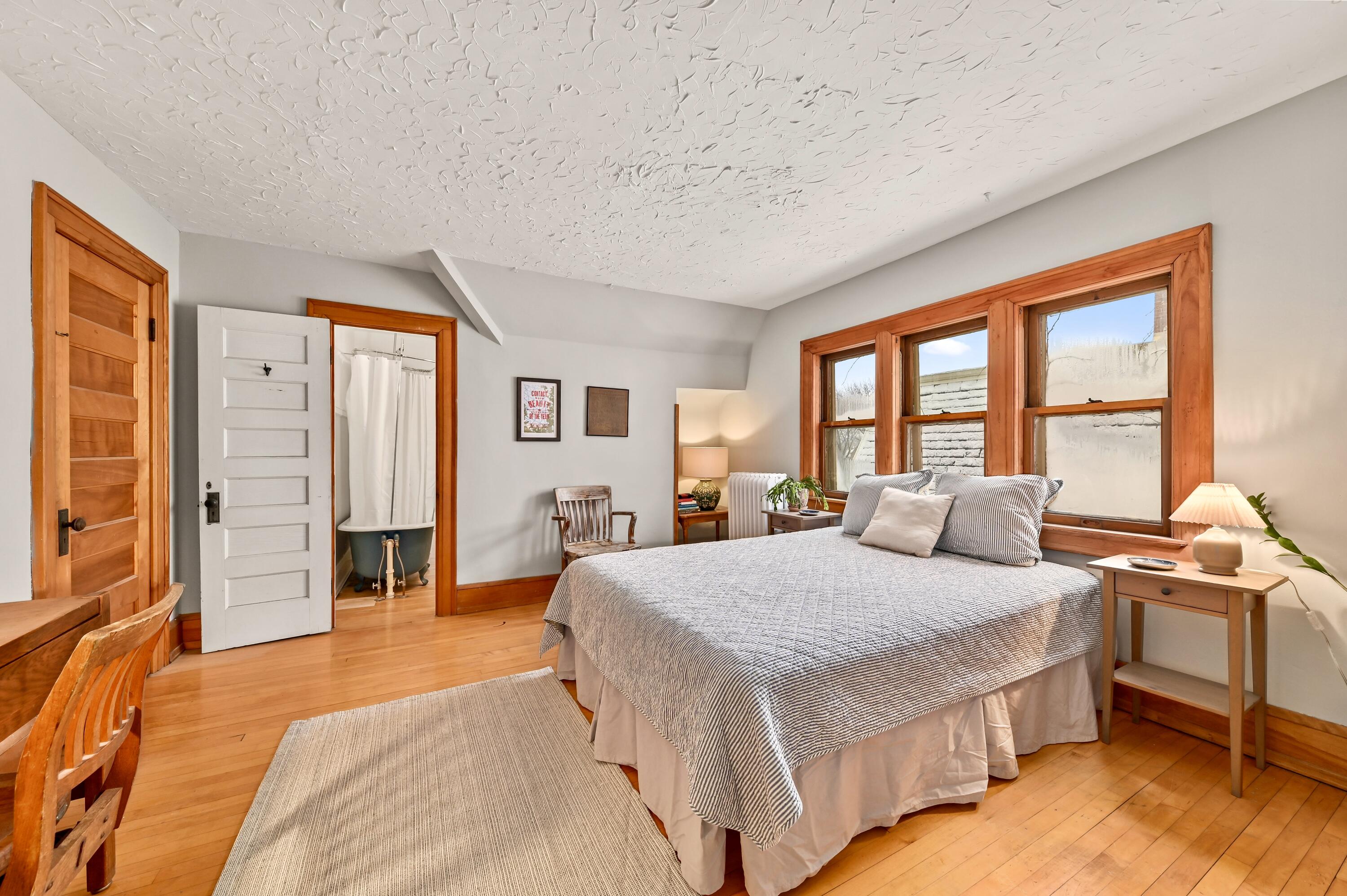 2963 North Summit Avenue Milwaukee, WI 53211 - Photo 29 of 39 3rd Floor Bedroom