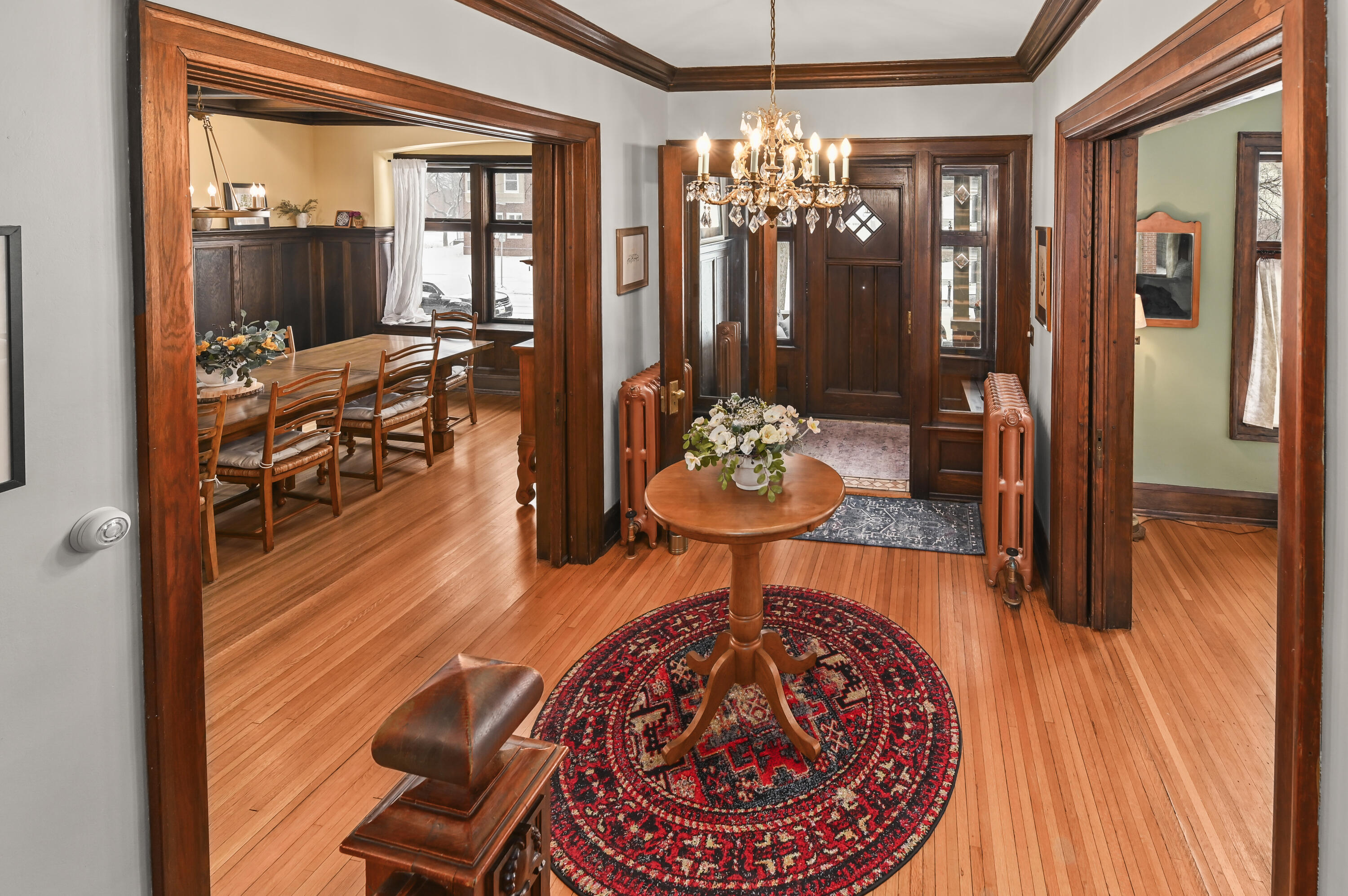 2963 North Summit Avenue Milwaukee, WI 53211 - Photo 3 of 39 Front Foyer