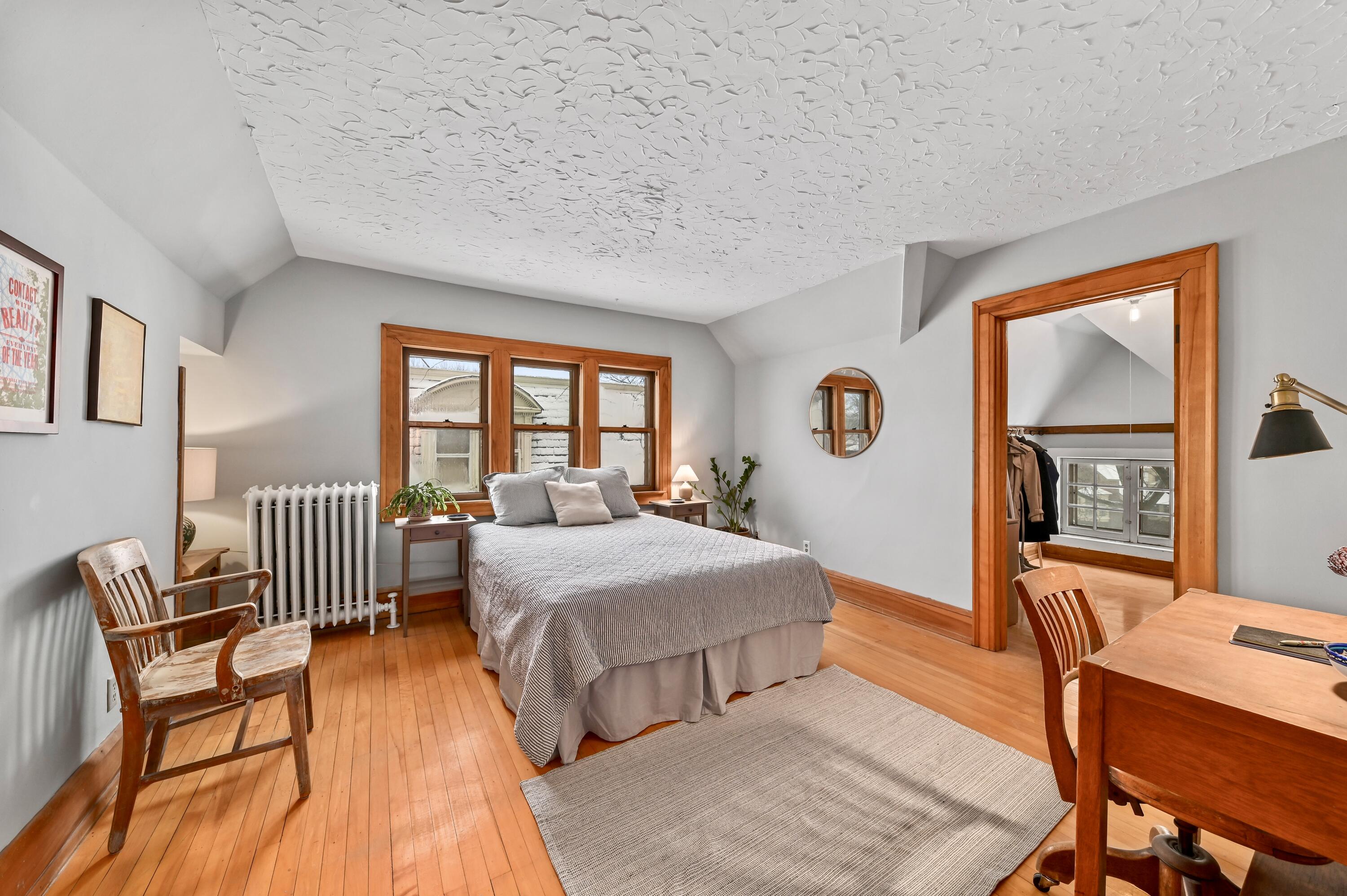 2963 North Summit Avenue Milwaukee, WI 53211 - Photo 31 of 39 Third Floor Bedroom