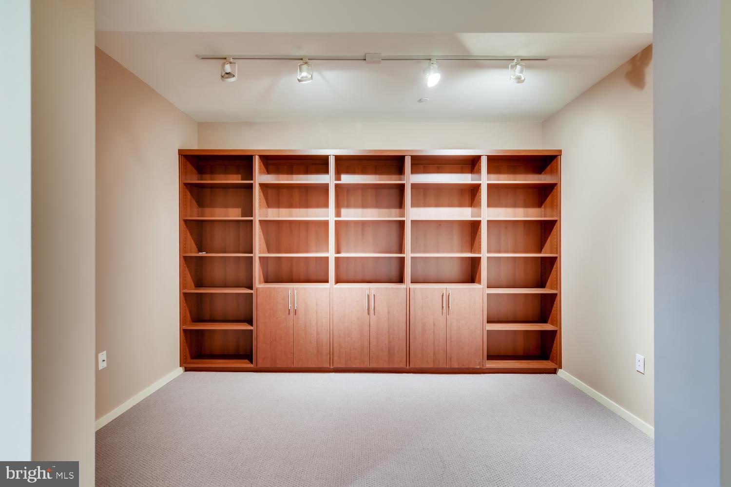 1200 Steuart Street, Unit 1040 Baltimore, MD 21230 - Photo 16 of 42 Den / Study