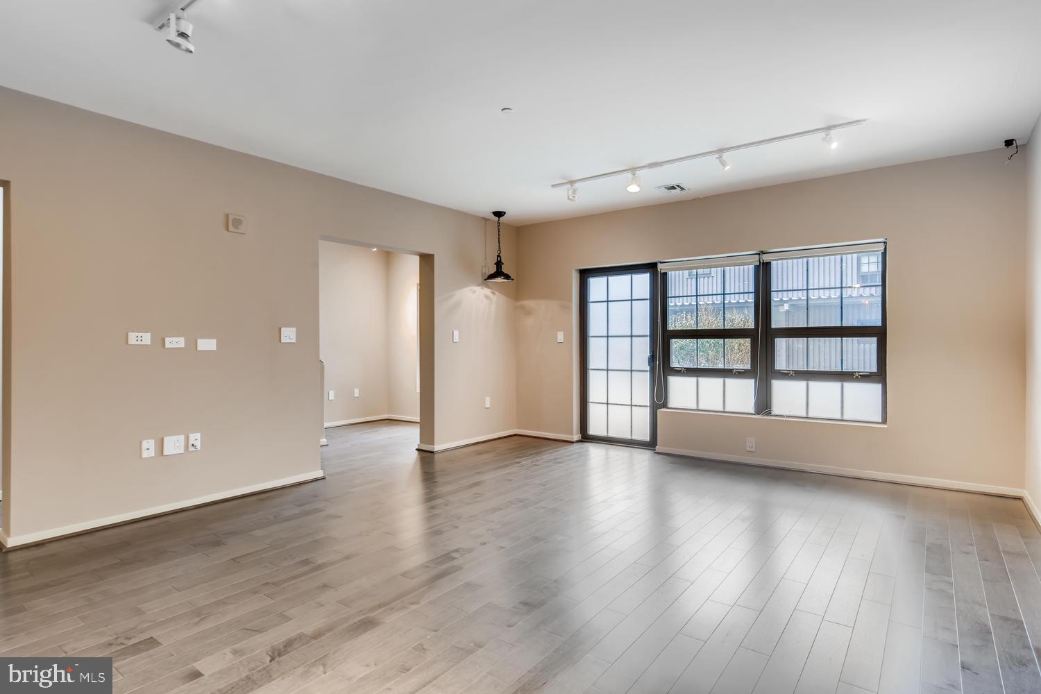 1200 Steuart Street, Unit 1040 Baltimore, MD 21230 - Photo 3 of 42 Living Room