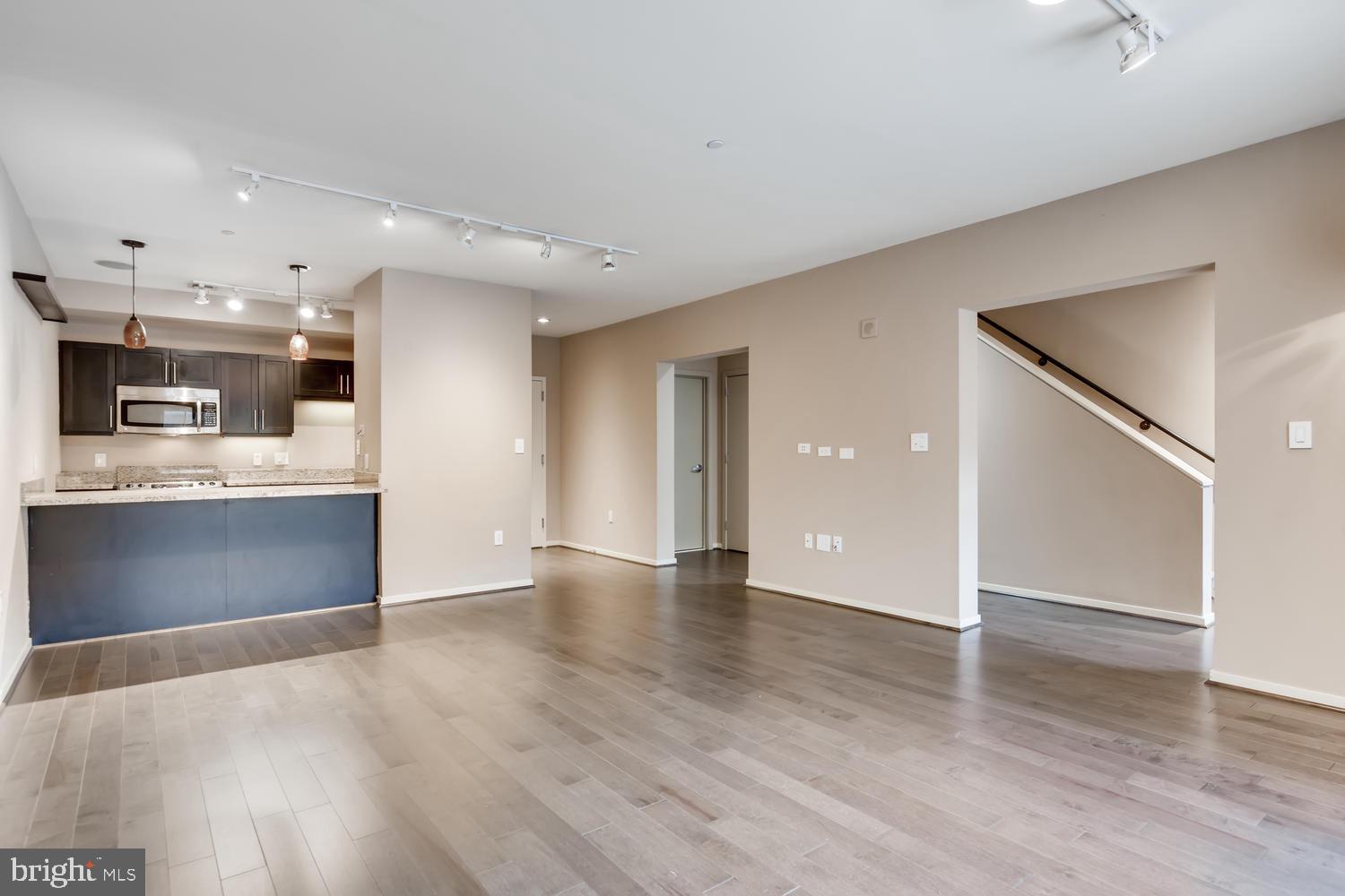 1200 Steuart Street, Unit 1040 Baltimore, MD 21230 - Photo 4 of 42 Dining Room