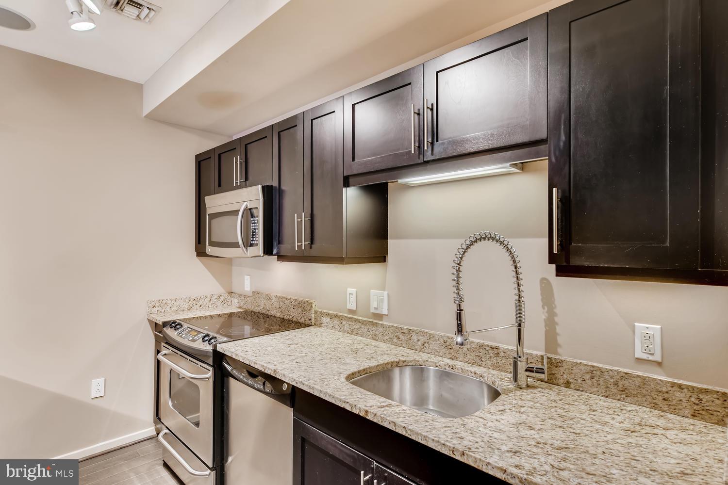 1200 Steuart Street, Unit 1040 Baltimore, MD 21230 - Photo 5 of 42 Kitchen