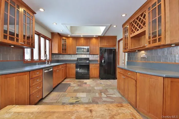 $729,900 | 9 Crescent Lane, Putnam Valley, NY 10579