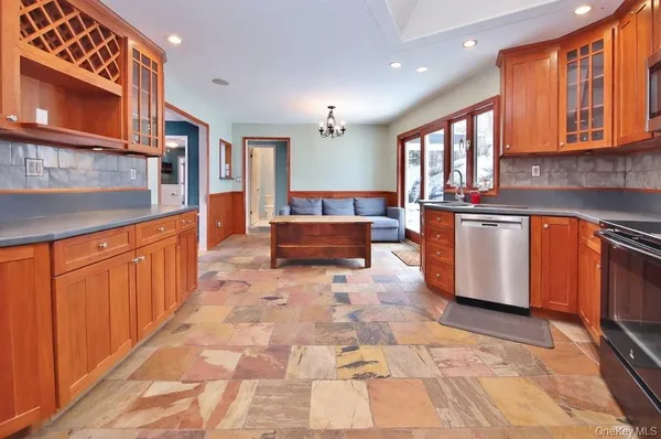 $729,900 | 9 Crescent Lane, Putnam Valley, NY 10579