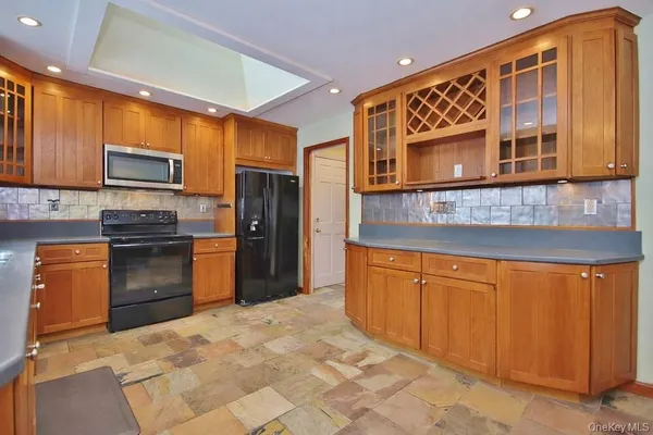 $729,900 | 9 Crescent Lane, Putnam Valley, NY 10579