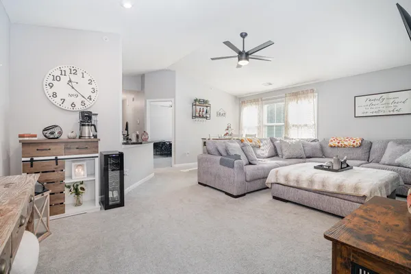 $215,000 | 7497 Devonshire Drive, Unit 23300, Alexandria, KY 41001