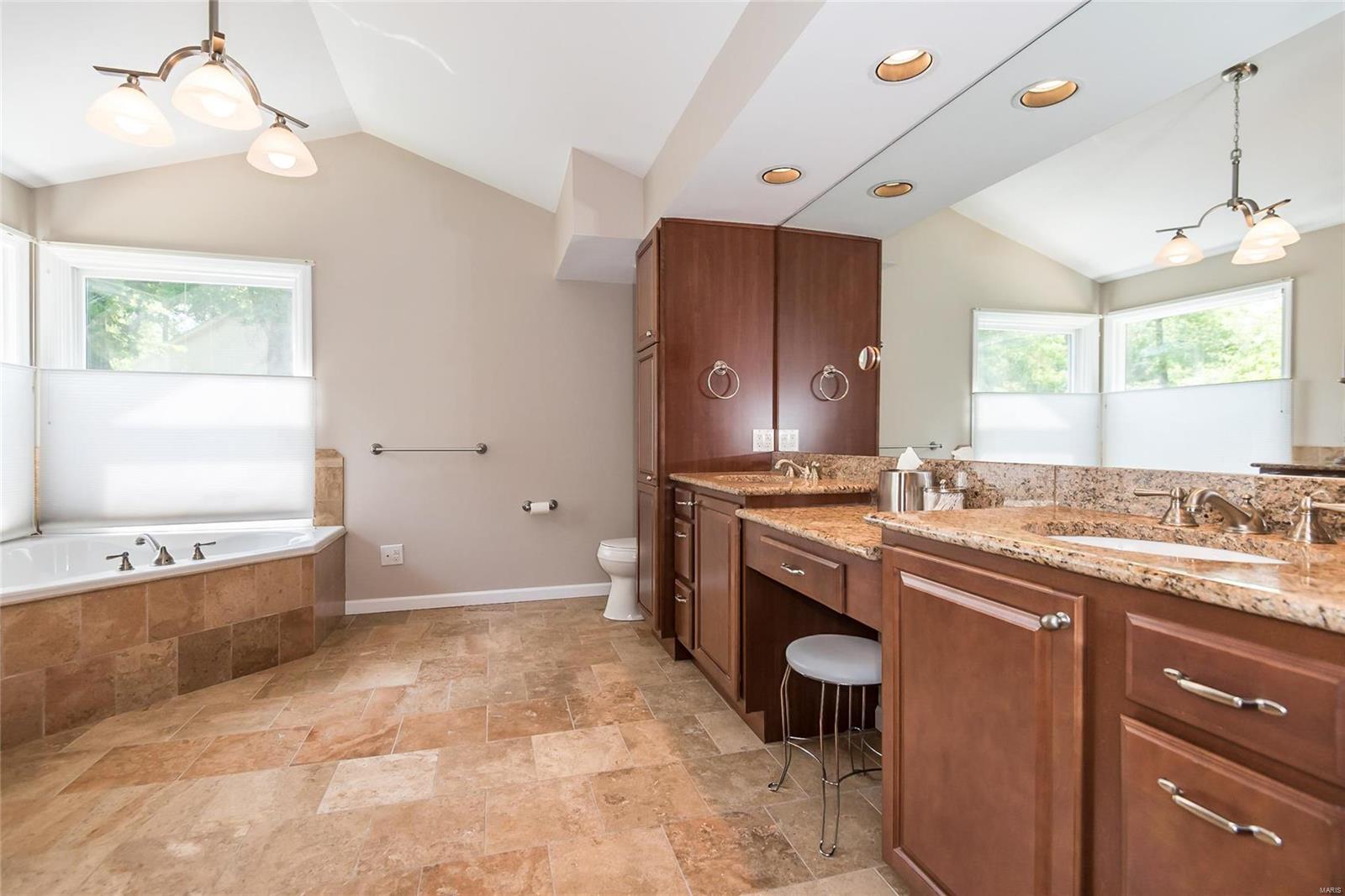 15972 Wetherburn Road Ballwin, MO 63017 - Photo 38 of 75 Gallery Image 38