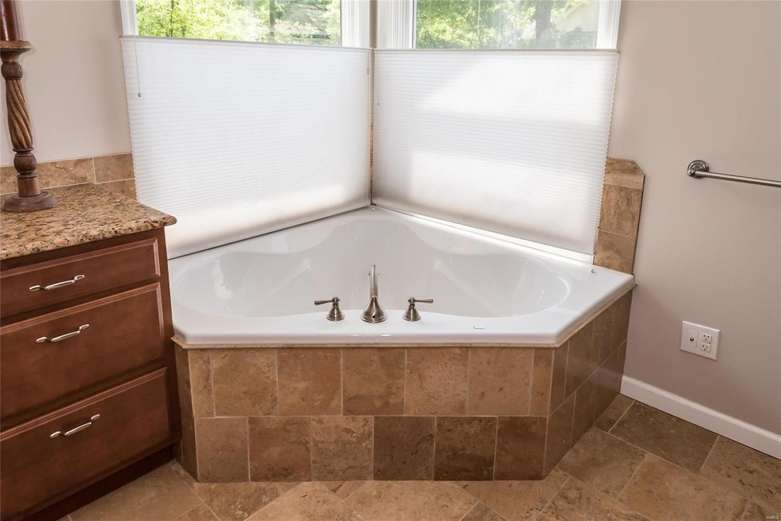 15972 Wetherburn Road Ballwin, MO 63017 - Photo 39 of 75 Gallery Image 39